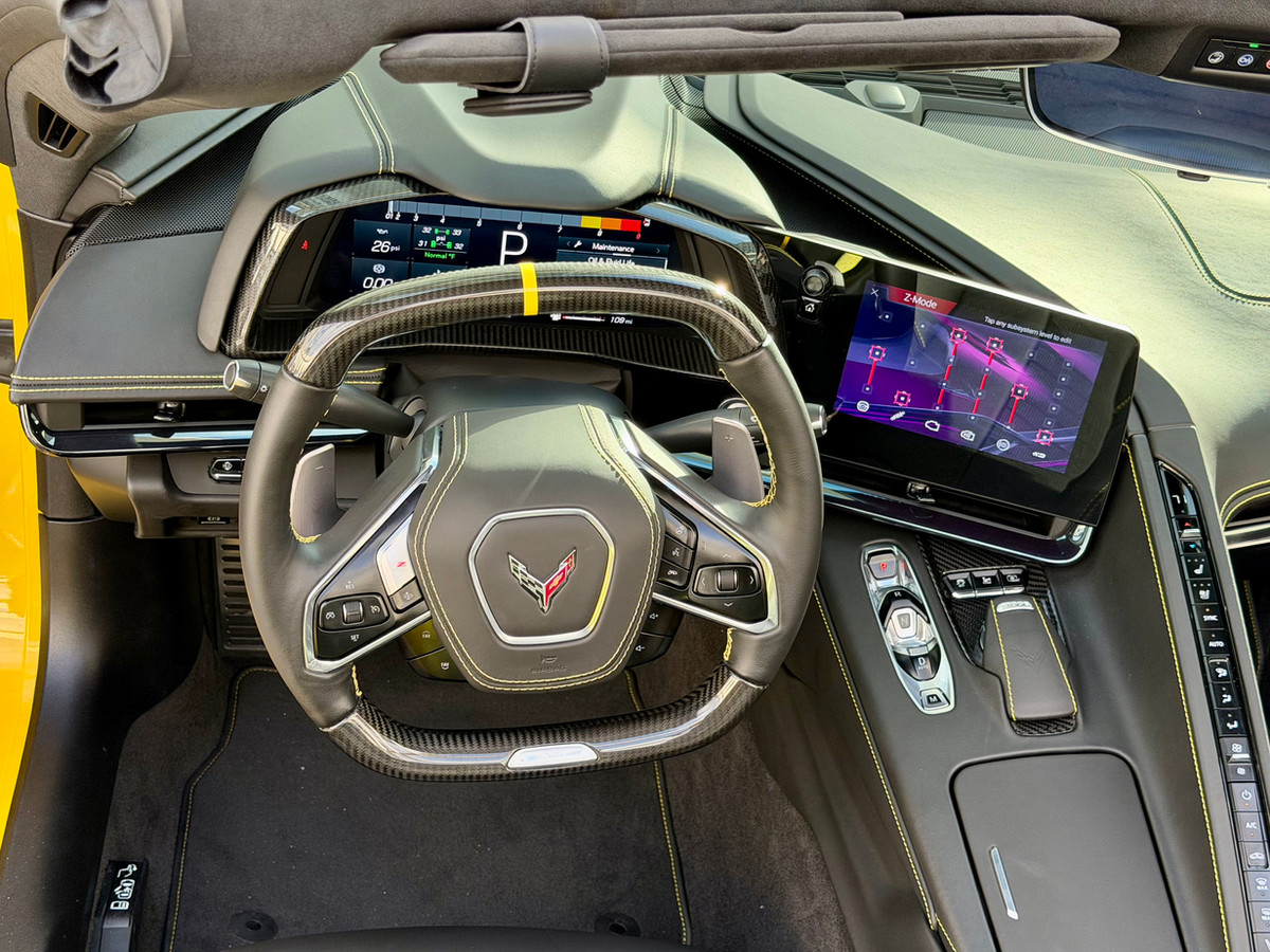 Chevrolet Corvette Z06 Yellow — photo 9