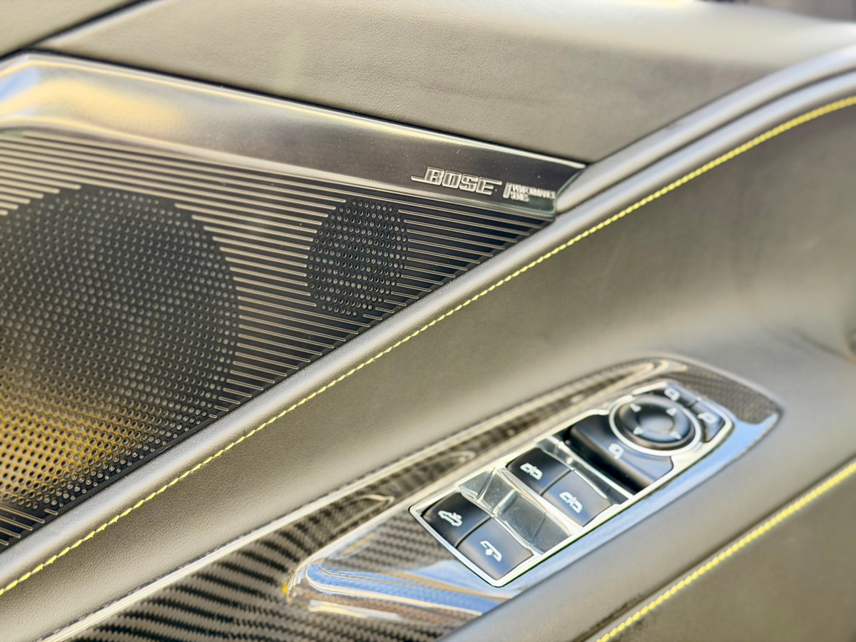 Chevrolet Corvette Z06 Yellow — photo 10