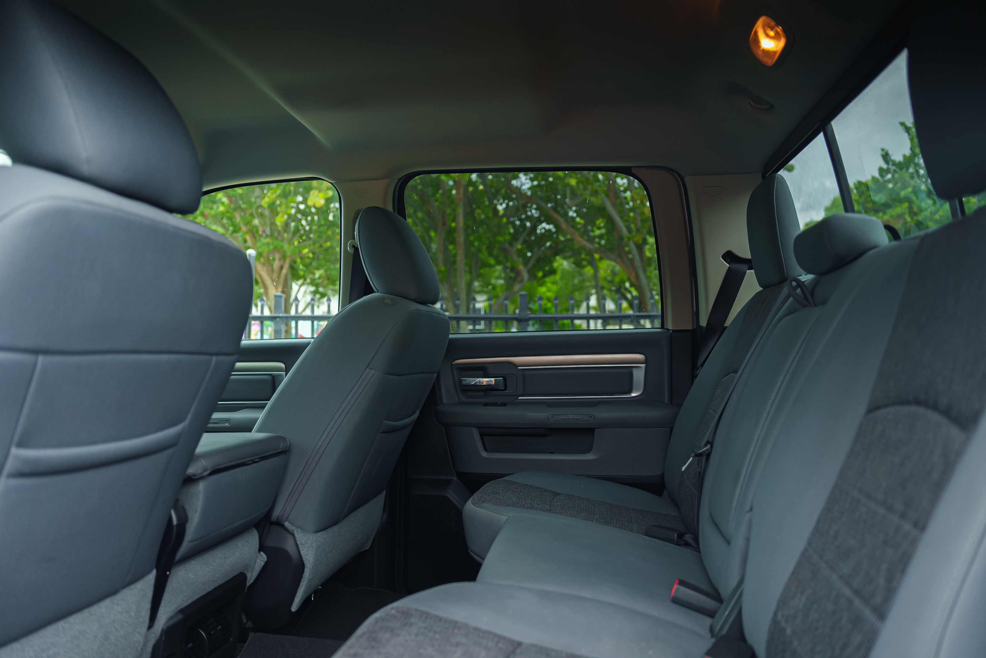 Dodge Ram 1500 Hemi V8 Black — photo 6