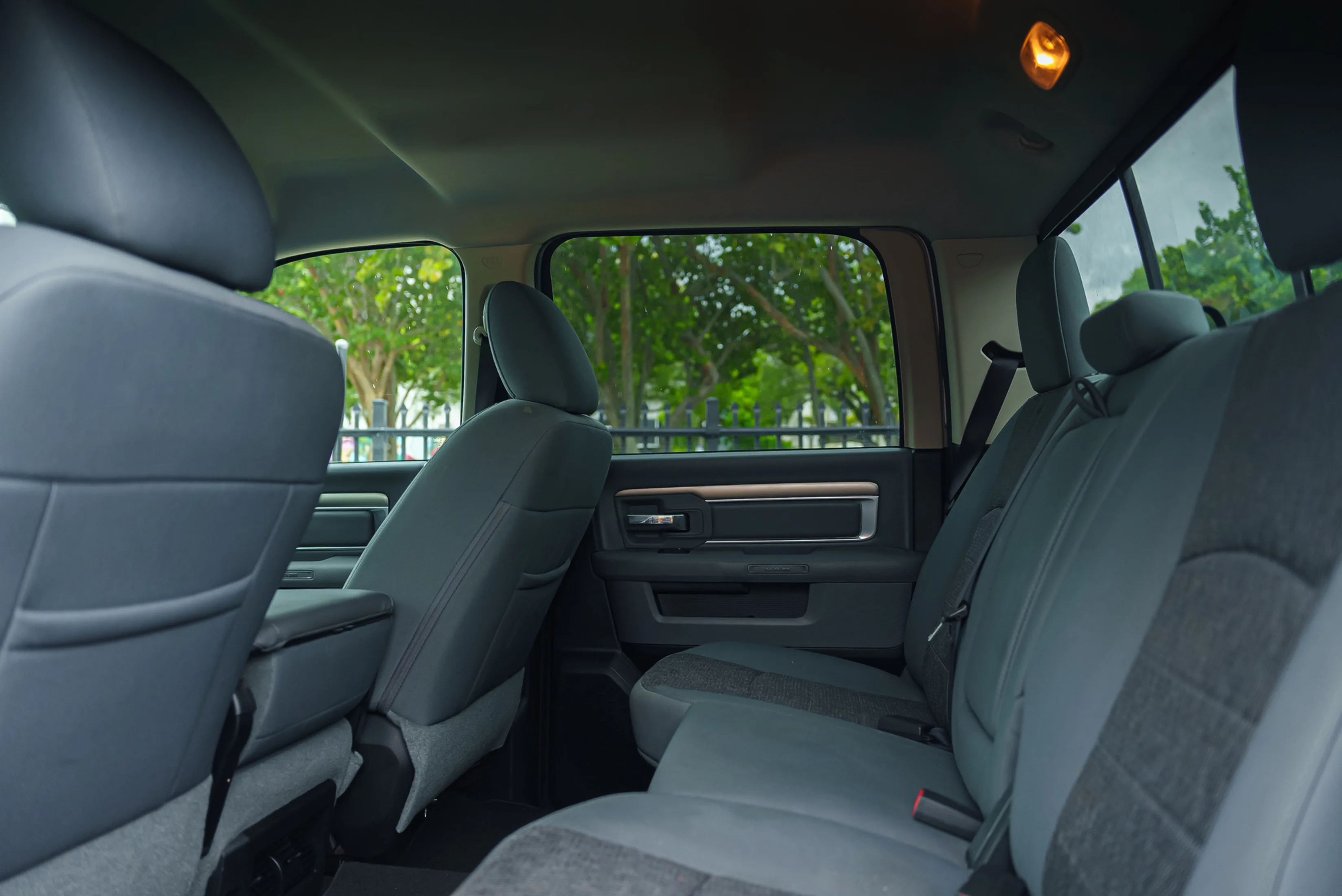 Dodge Ram 1500 Hemi V8 Black — photo 6