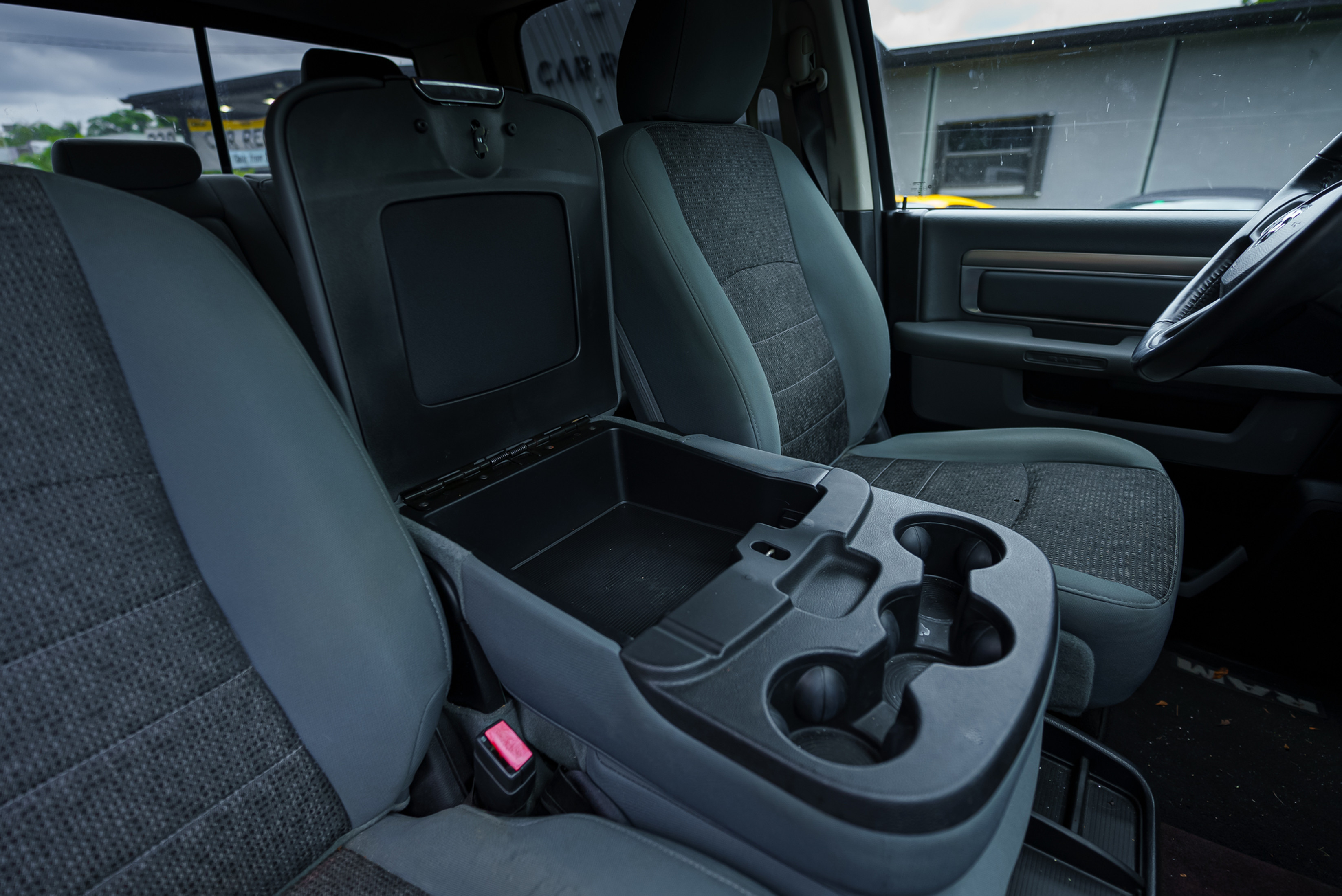 Dodge Ram 1500 Hemi V8 Black — exterior side view