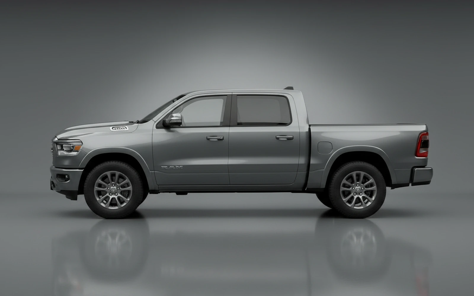 Dodge Ram 1500 Hemi V8 Grey 2022 — exterior rear view