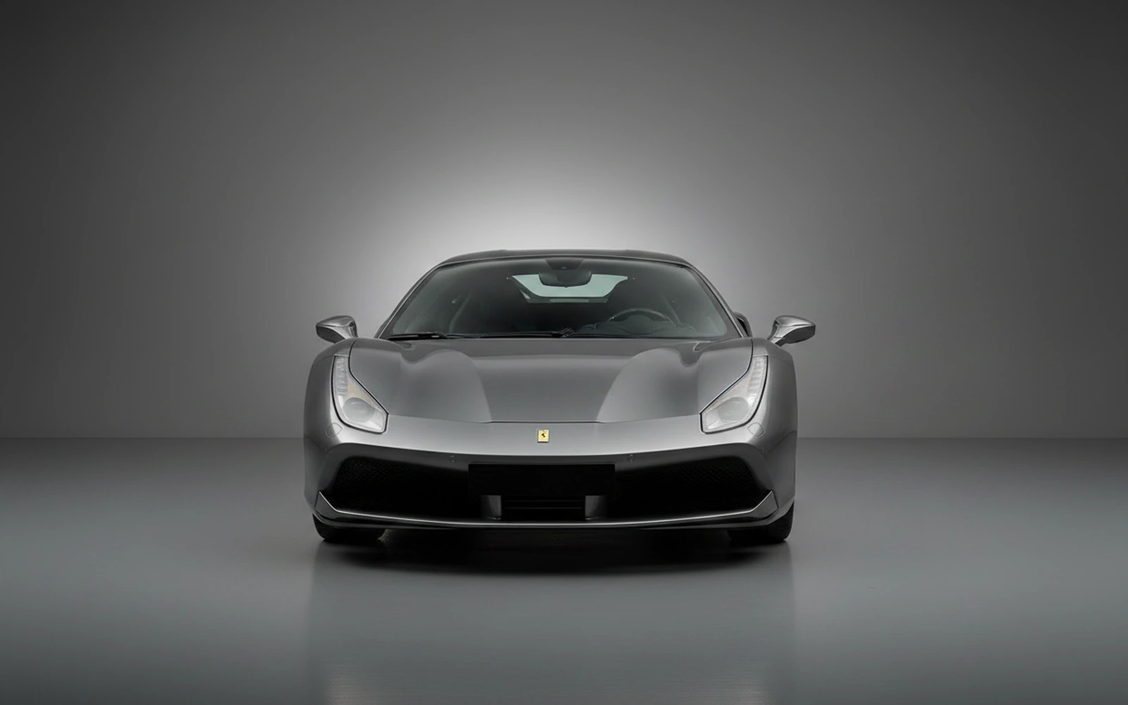 Ferrari 488 GTB Gris 2018 — exterior side view