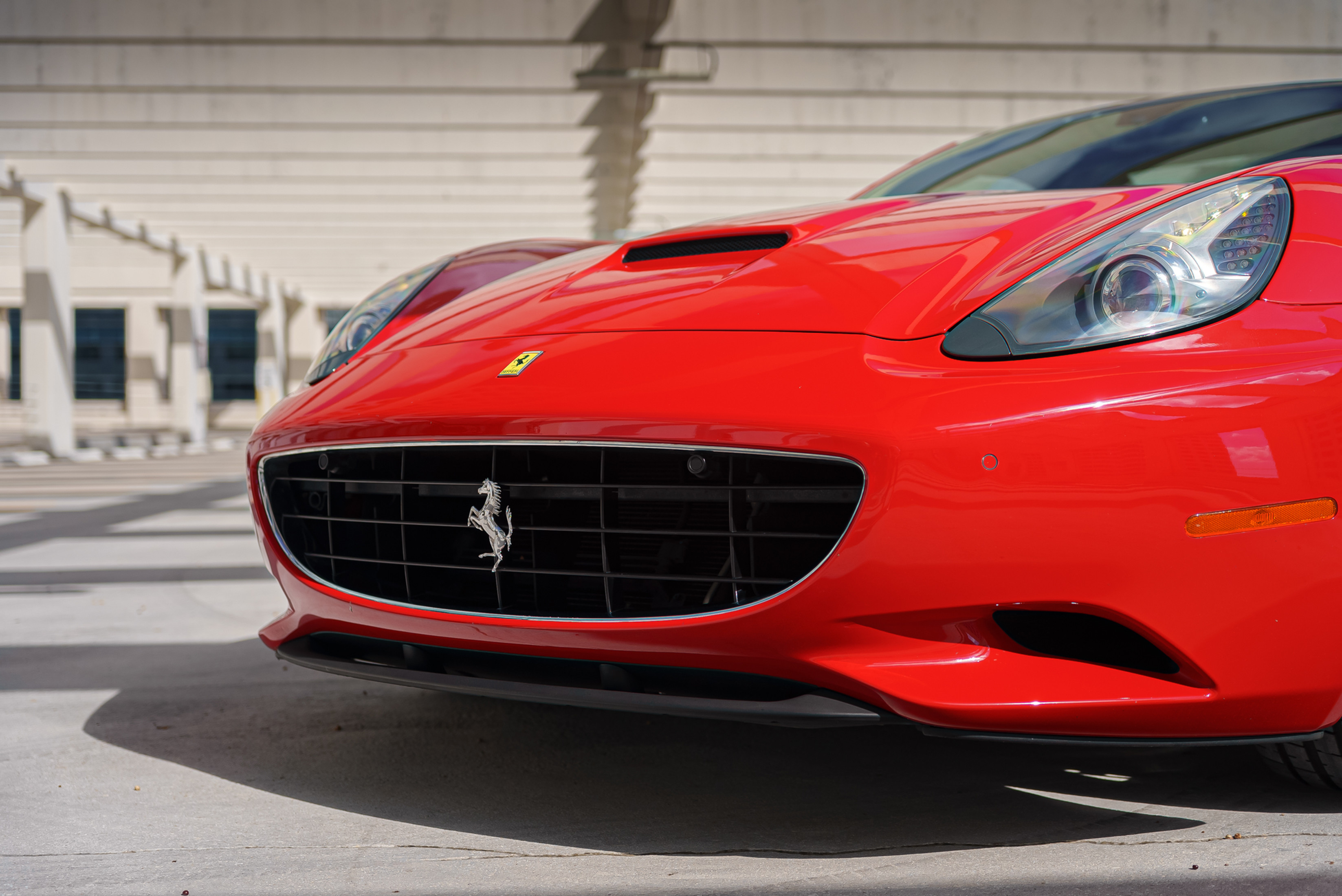 Ferrari California Red — interior seats