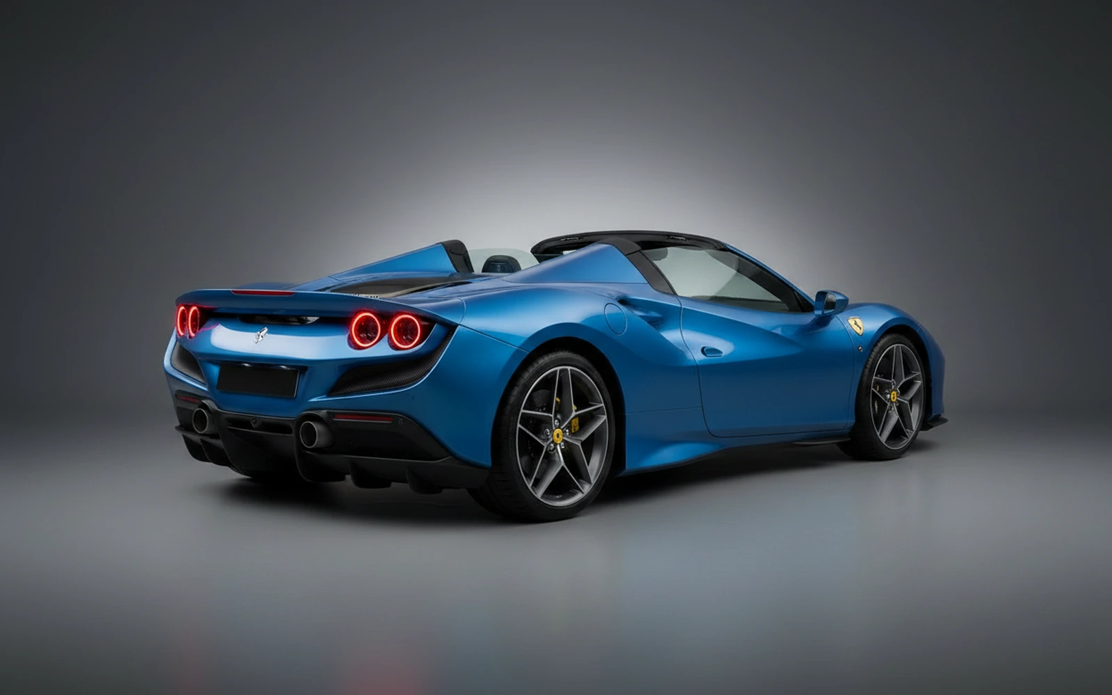 Ferrari F8 Tributo Spider Azul 2022 — interior dashboard