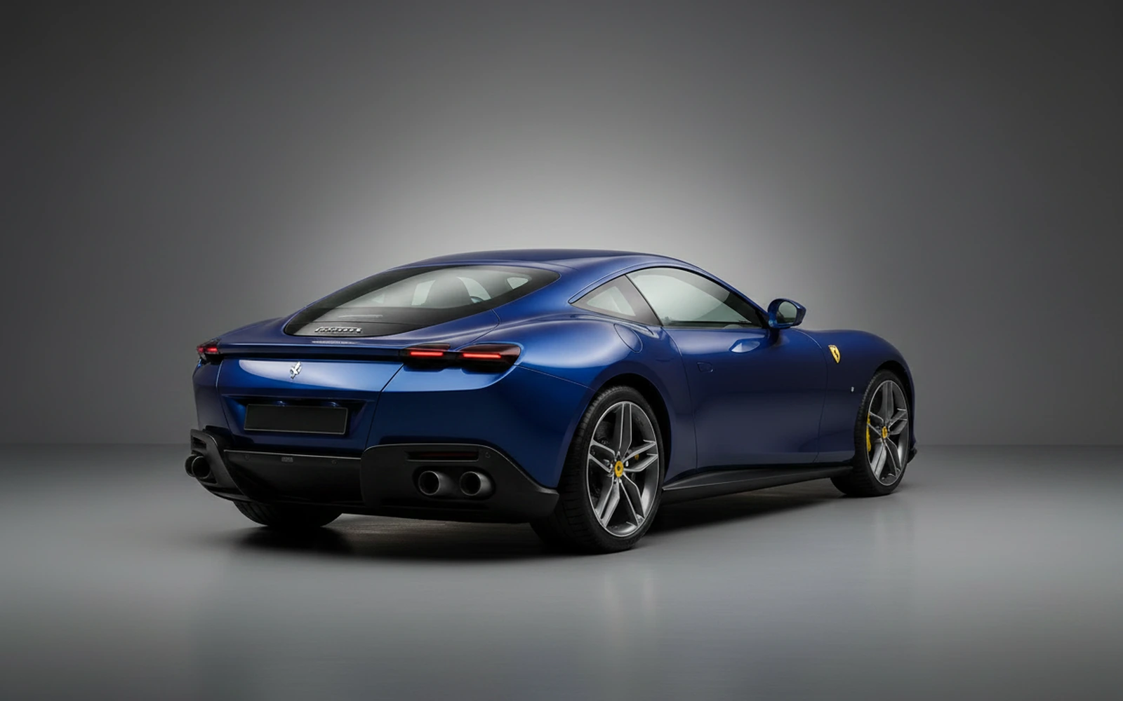 Ferrari Roma Azul 2021 — interior dashboard