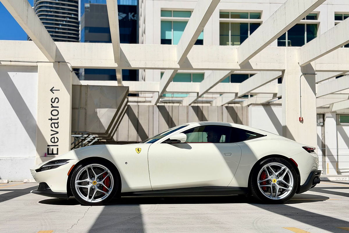 Ferrari Roma White 2021 — interior seats