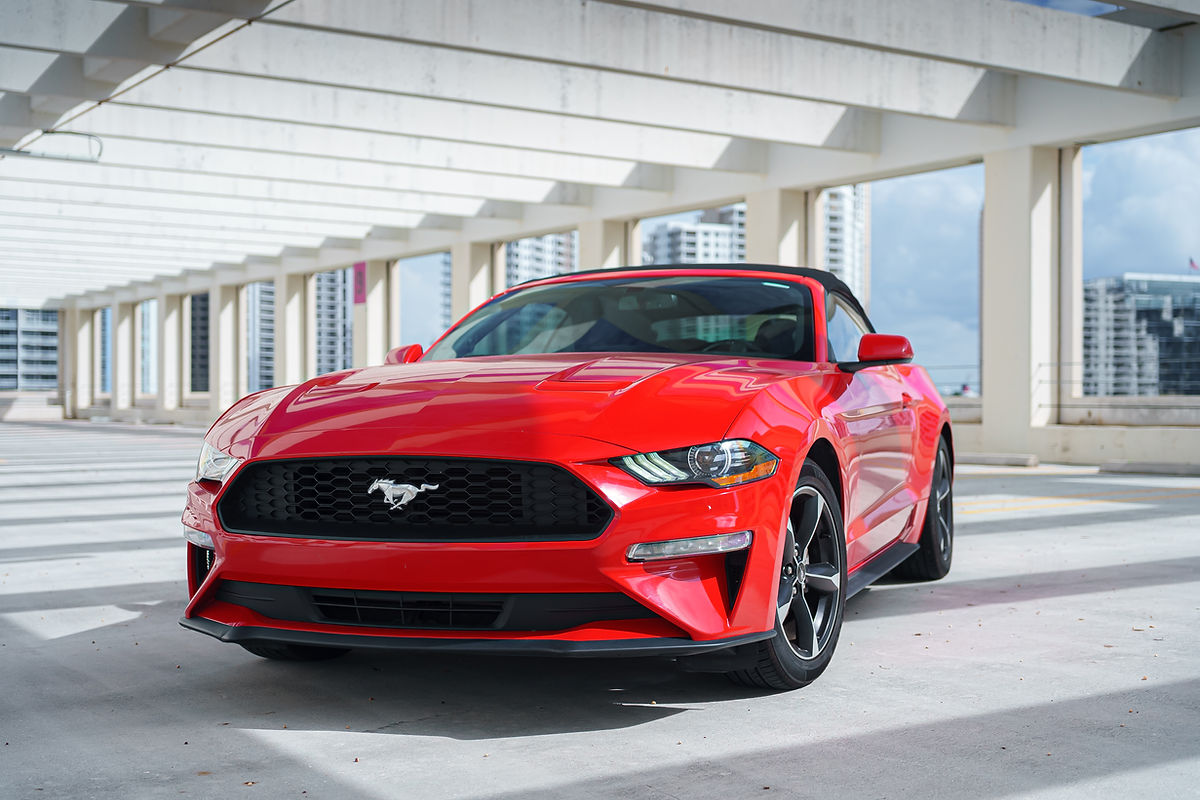 Ford Mustang EcoBoost Red 2022 — exterior side view