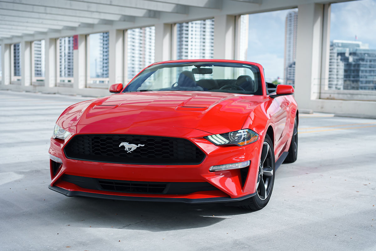 Ford Mustang EcoBoost Red 2022 — interior dashboard