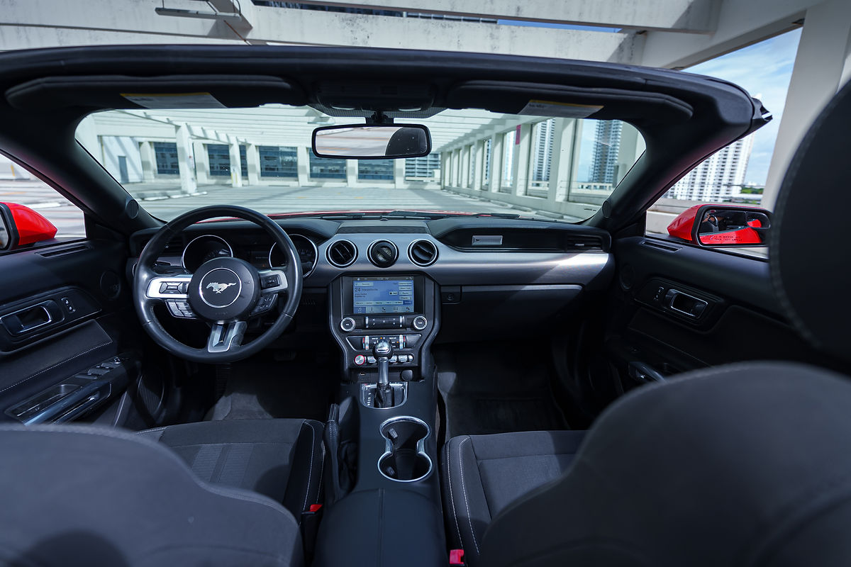 Ford Mustang EcoBoost Red 2022 — photo 7