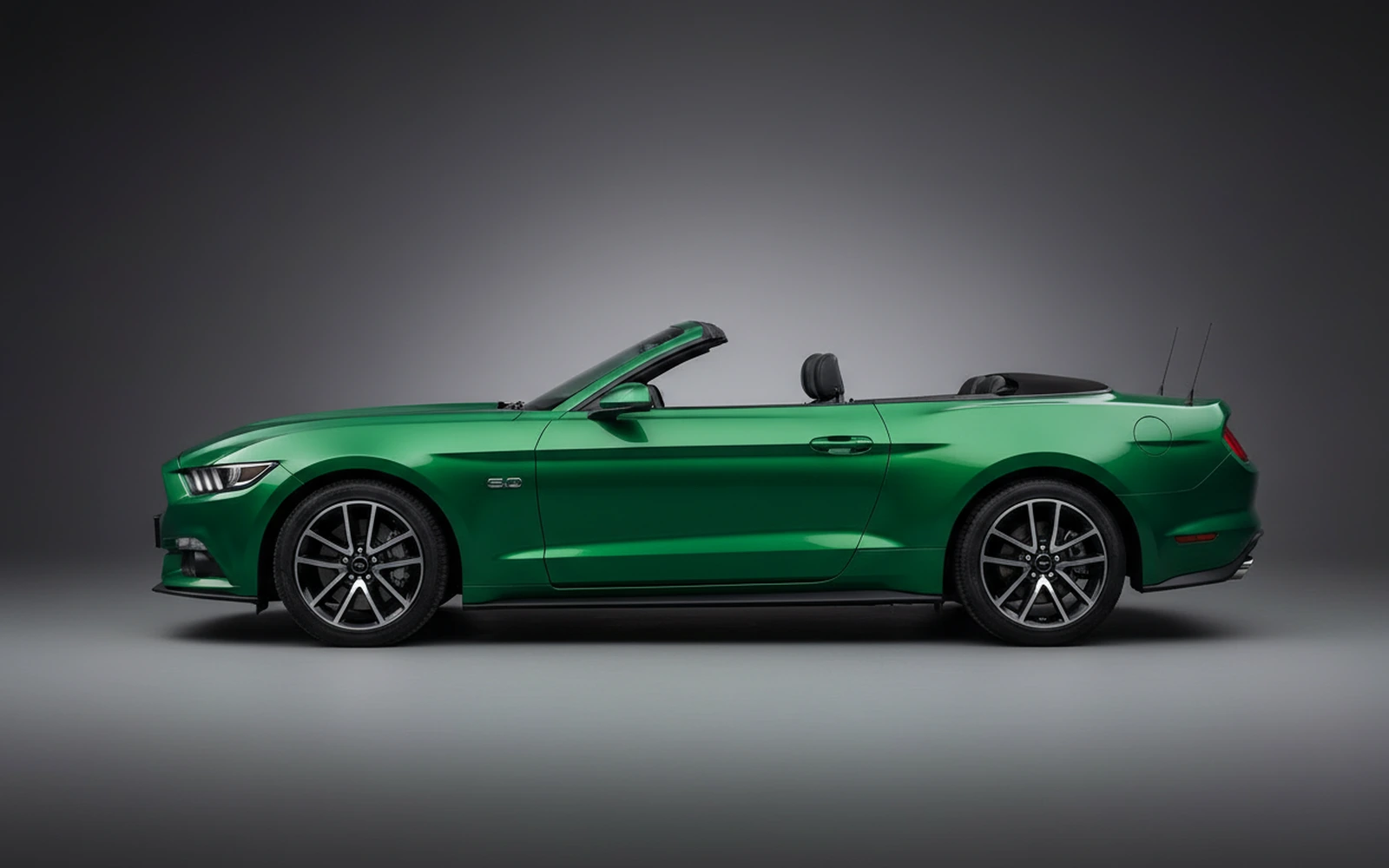 Ford Mustang Convertible Green 2022 — exterior rear view