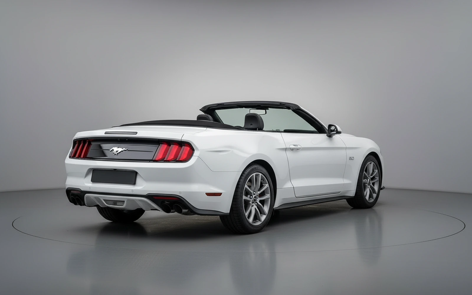 Ford Mustang Convertible White 2020 — interior dashboard