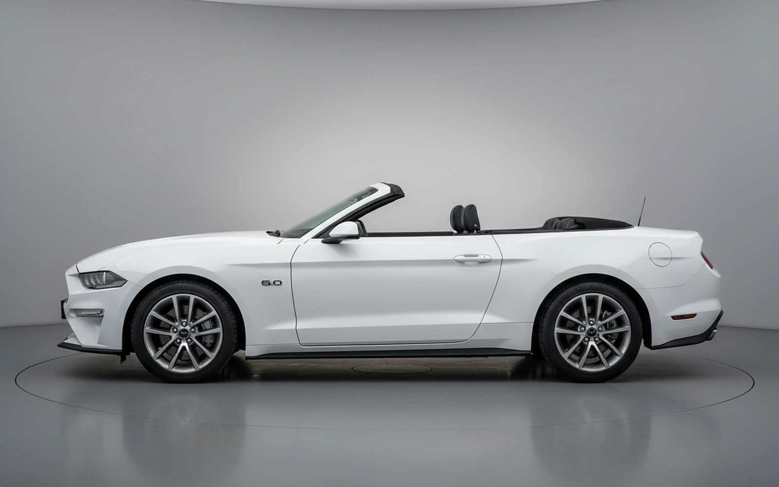 Ford Mustang Convertible White 2020 — exterior rear view