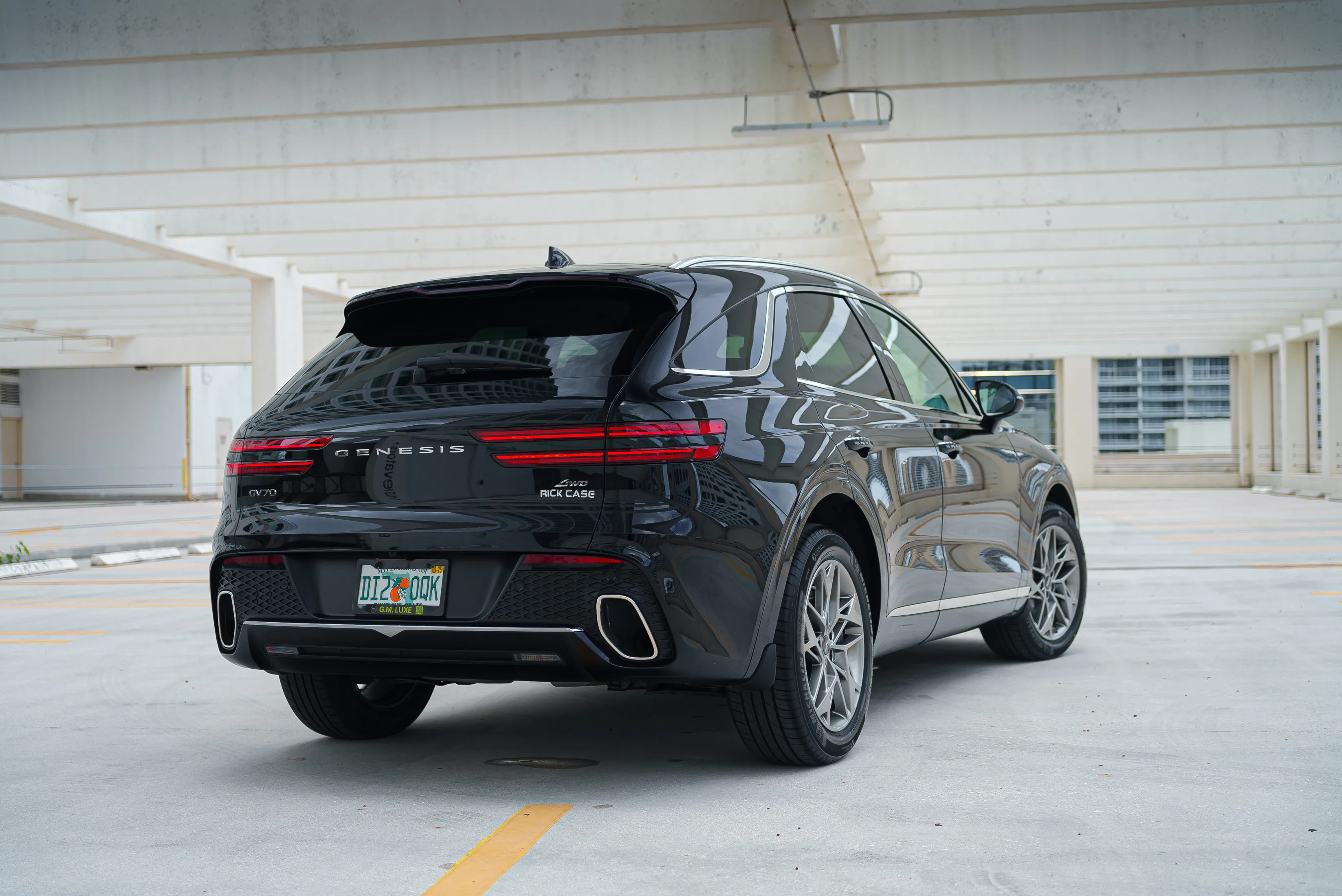 Genesis GV70 Black — exterior side view