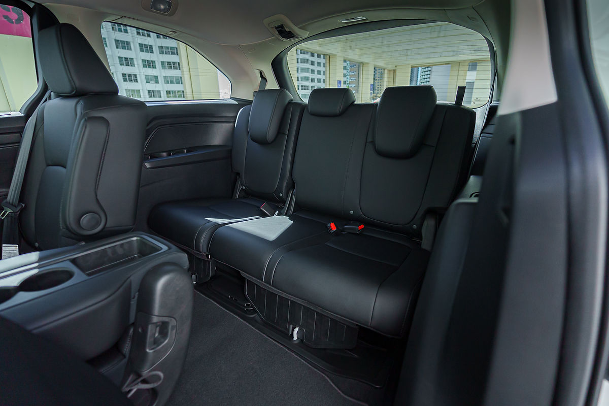 Honda Odyssey White 2022 for rent in Miami — exterior photo