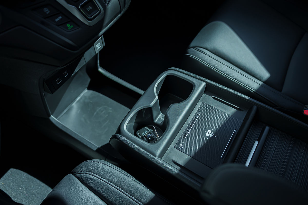 Honda Odyssey White 2022 — exterior side view