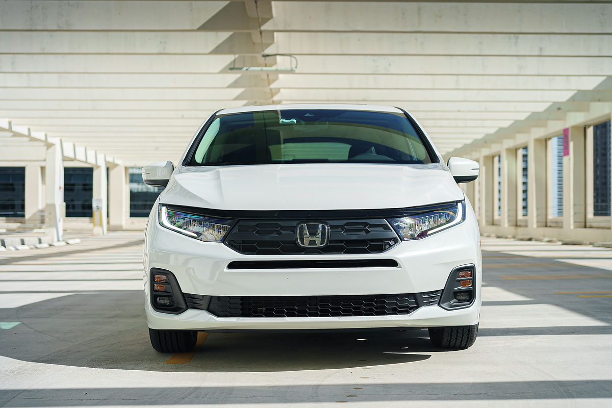 Honda Odyssey White 2022 — exterior rear view