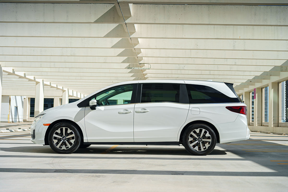 Honda Odyssey White 2022 — photo 8