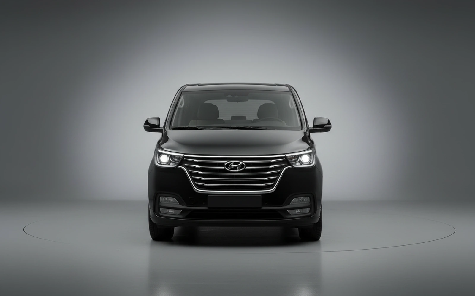 Hyundai Staria Black 2023 — exterior side view