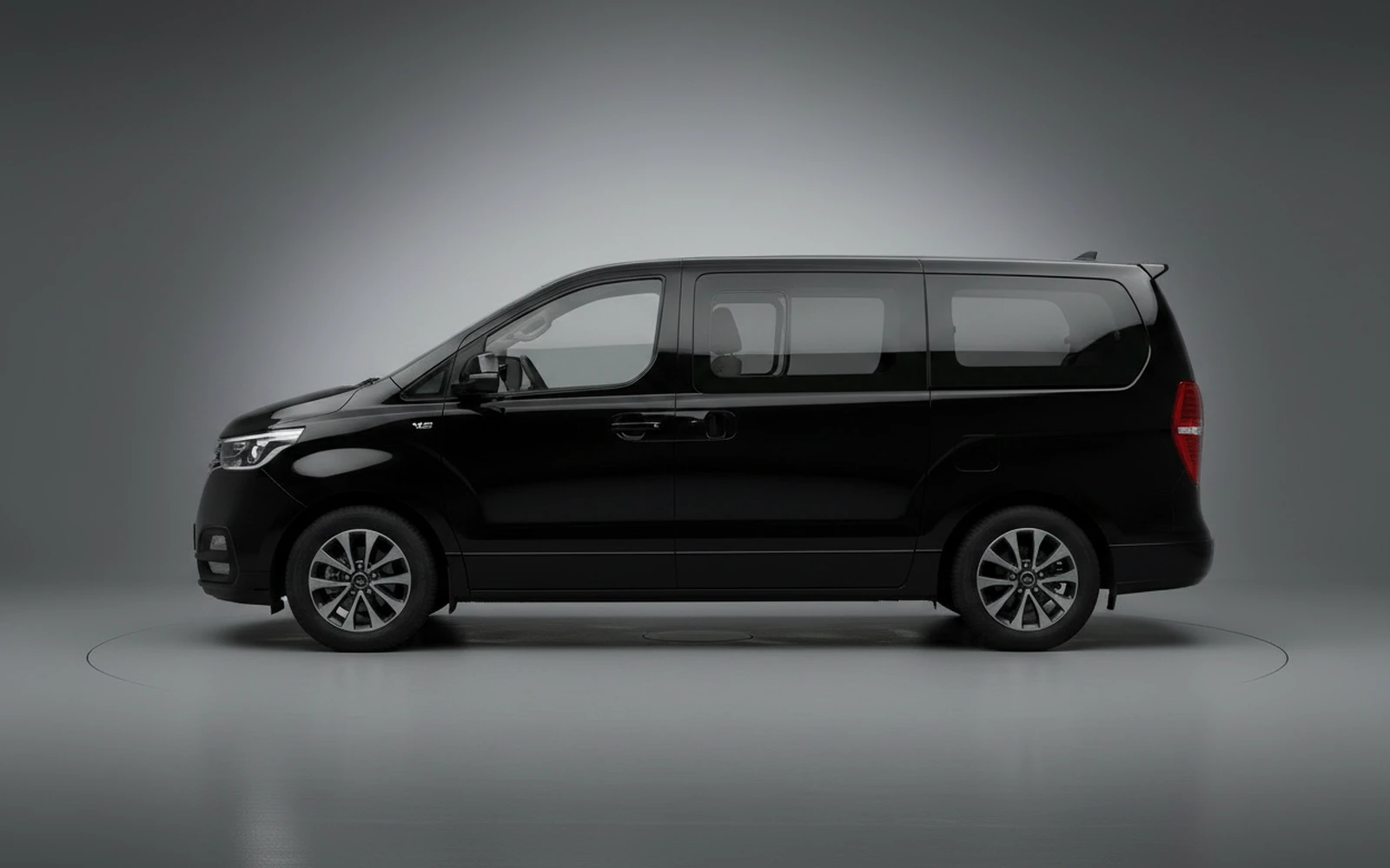 Hyundai Staria Black 2023 — exterior rear view