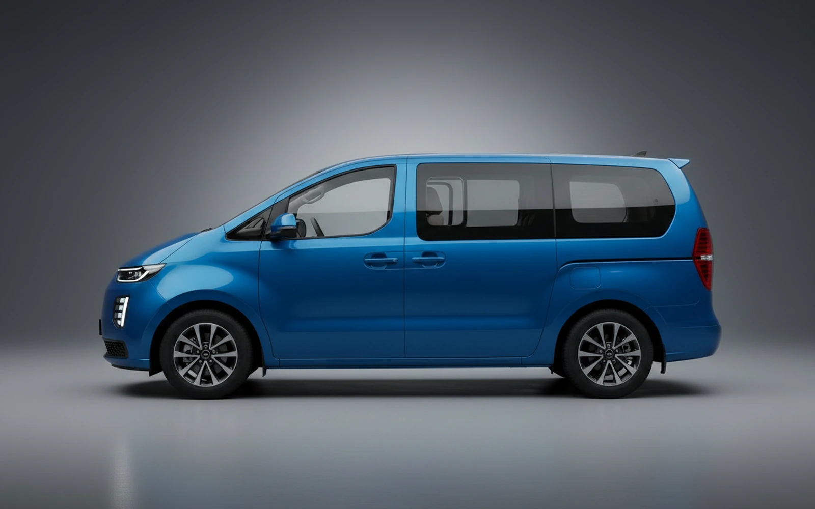 Hyundai Staria Azul 2023 — exterior rear view