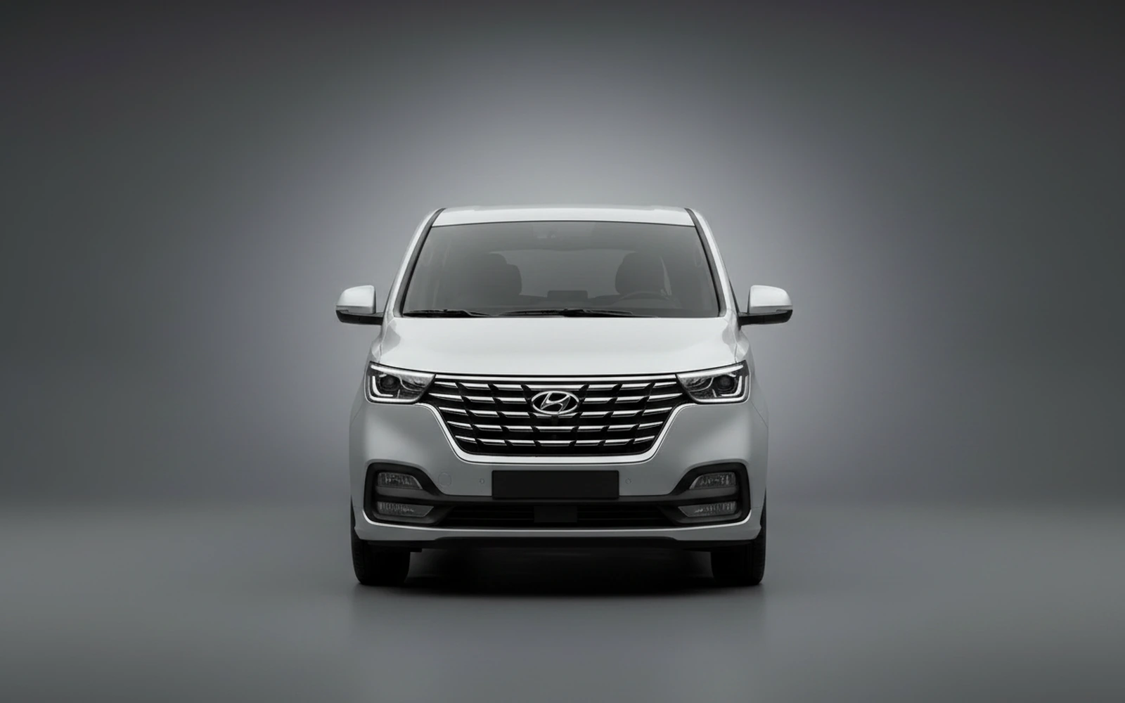 Hyundai Staria Silver 2023 — exterior side view