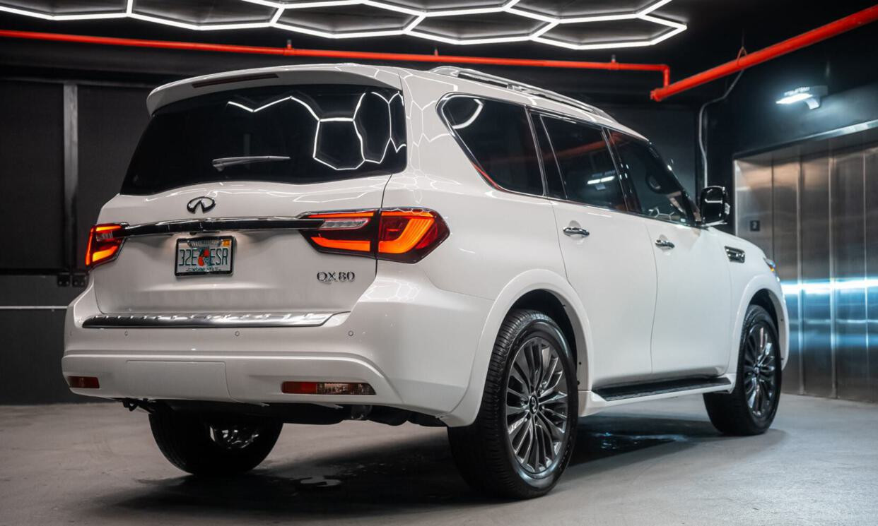 Infiniti QX80 Black 2024 — photo 8