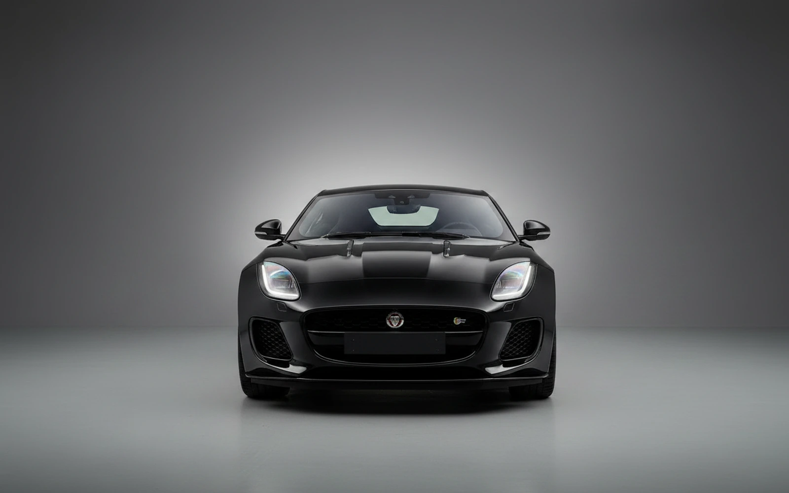 Jaguar F Type Negro 2022 — exterior side view