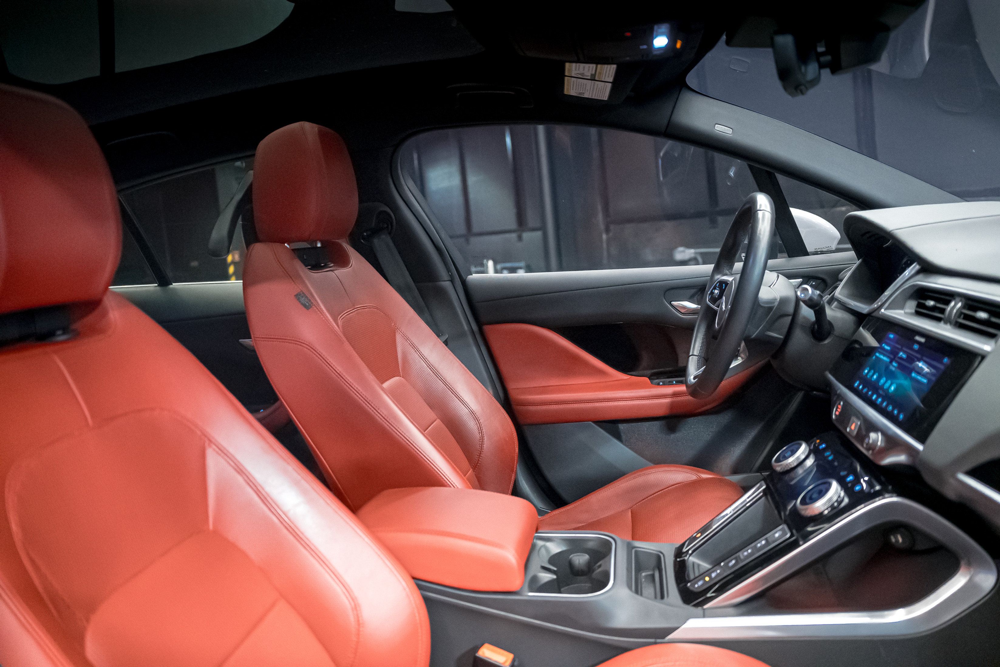 Jaguar I Pace White 2019 — photo 8