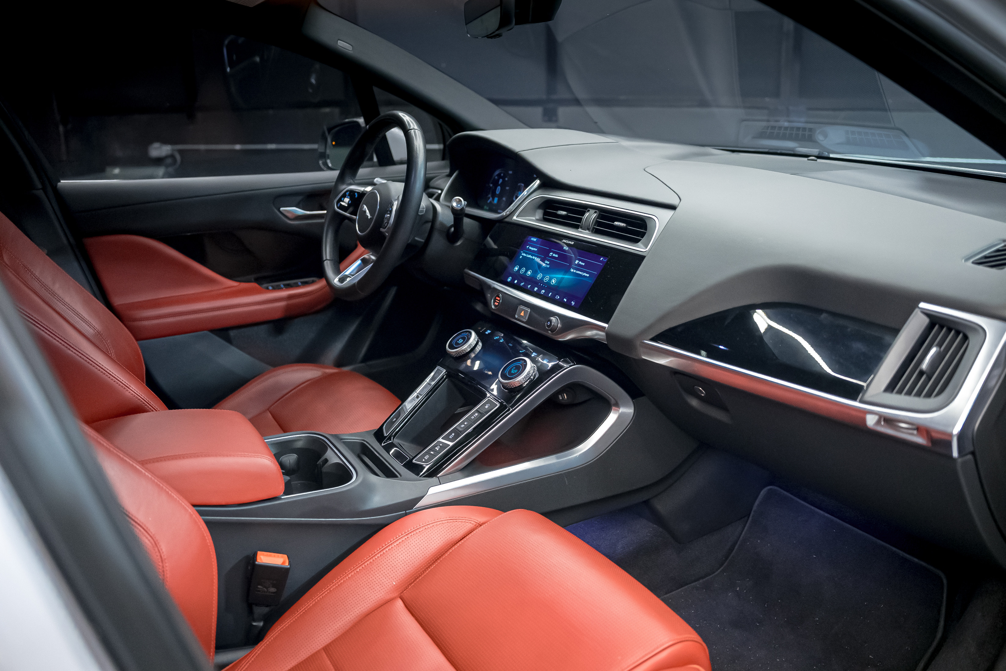 Jaguar I Pace White 2019 — photo 9