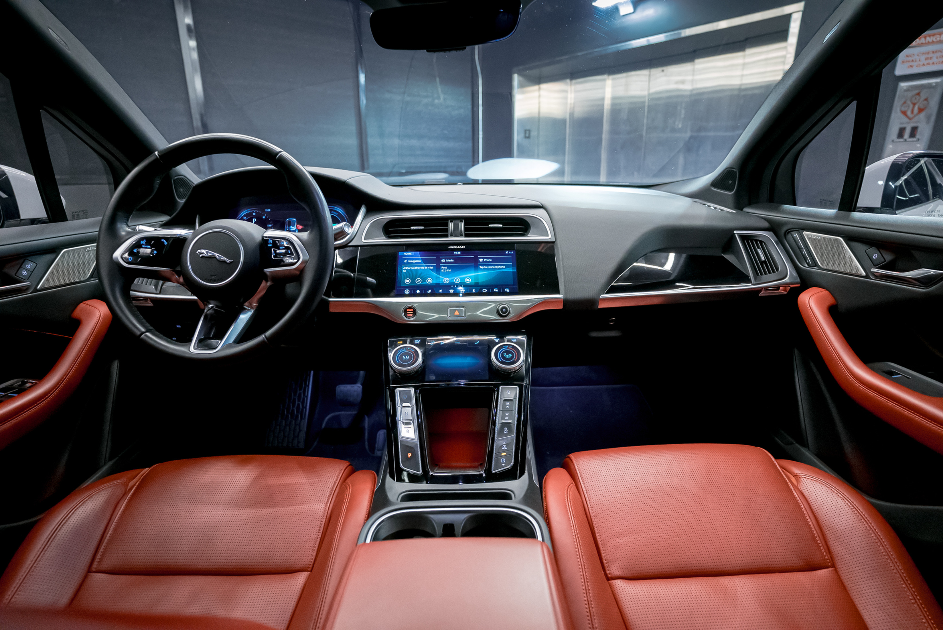 Jaguar I Pace White 2019 — exterior side view