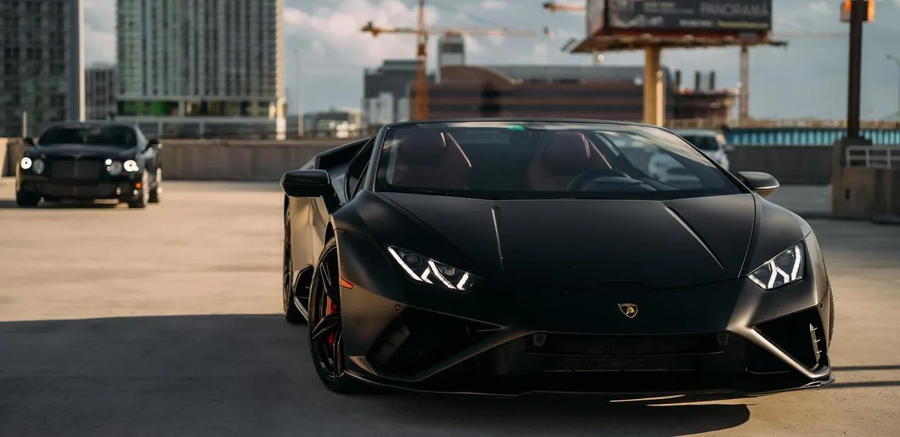 Lamborghini Huracan EVO Yellow 2021 — exterior rear view
