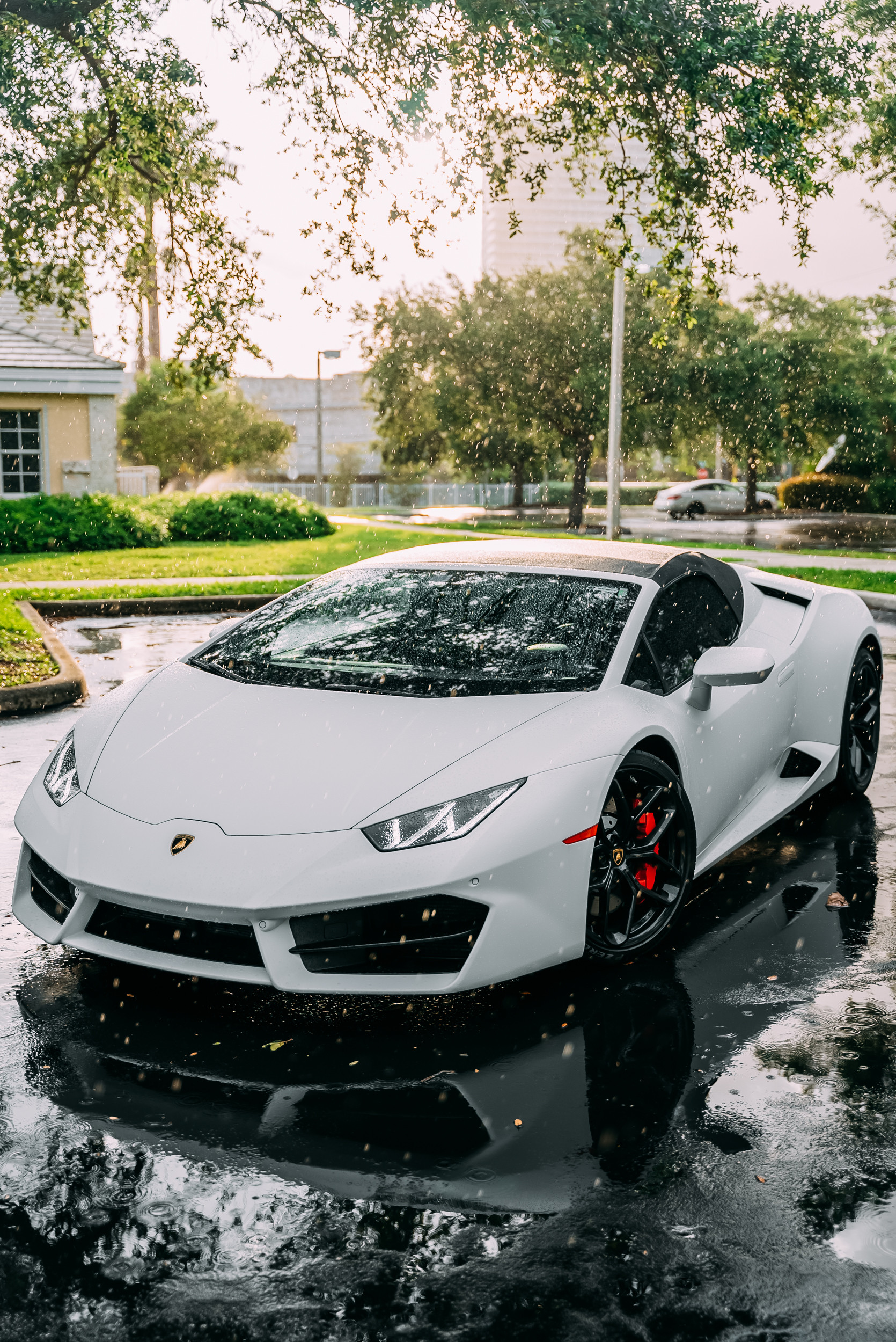 Lamborghini Huracan Green — exterior side view