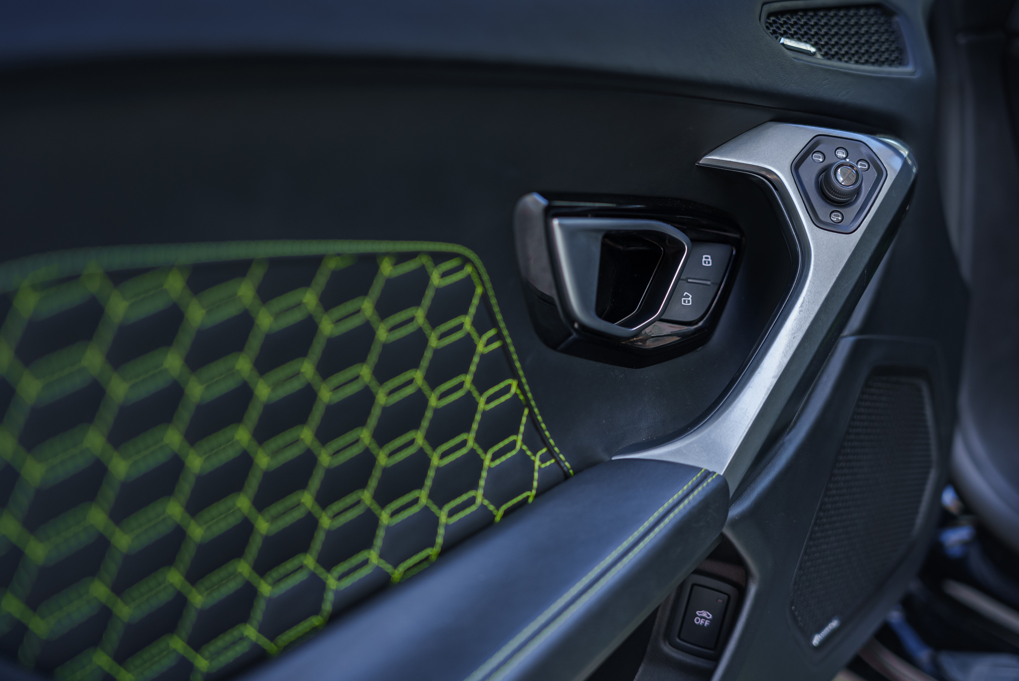 Lamborghini Huracan White — interior dashboard