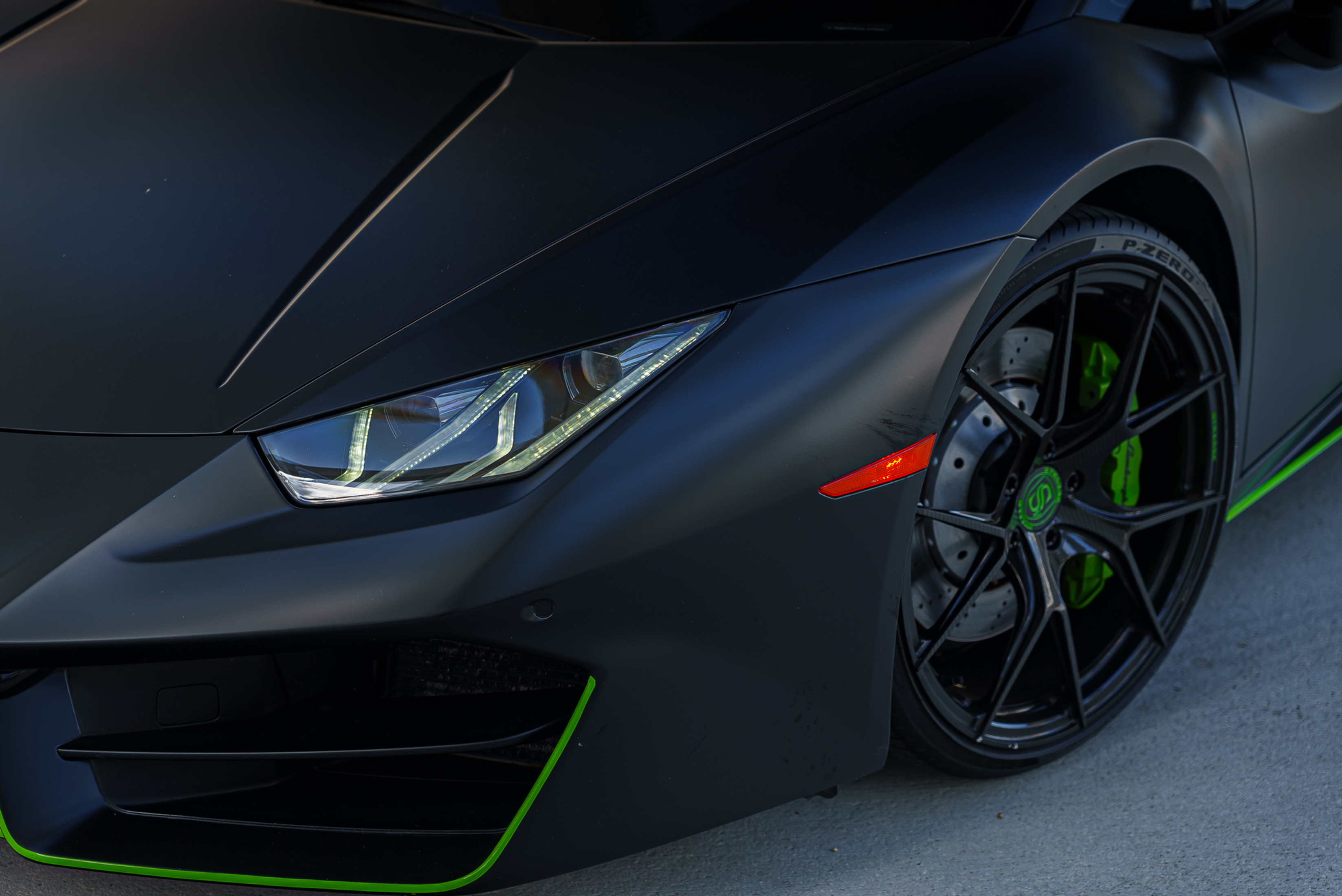 Lamborghini Huracan White — interior seats