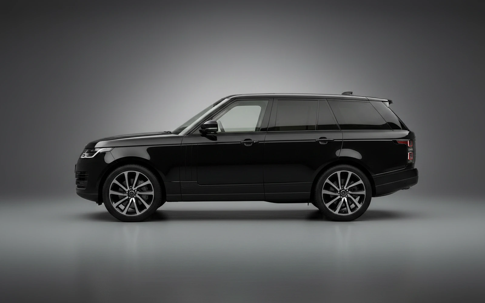 Land Rover Autobiography V8 Black 2023 — exterior rear view
