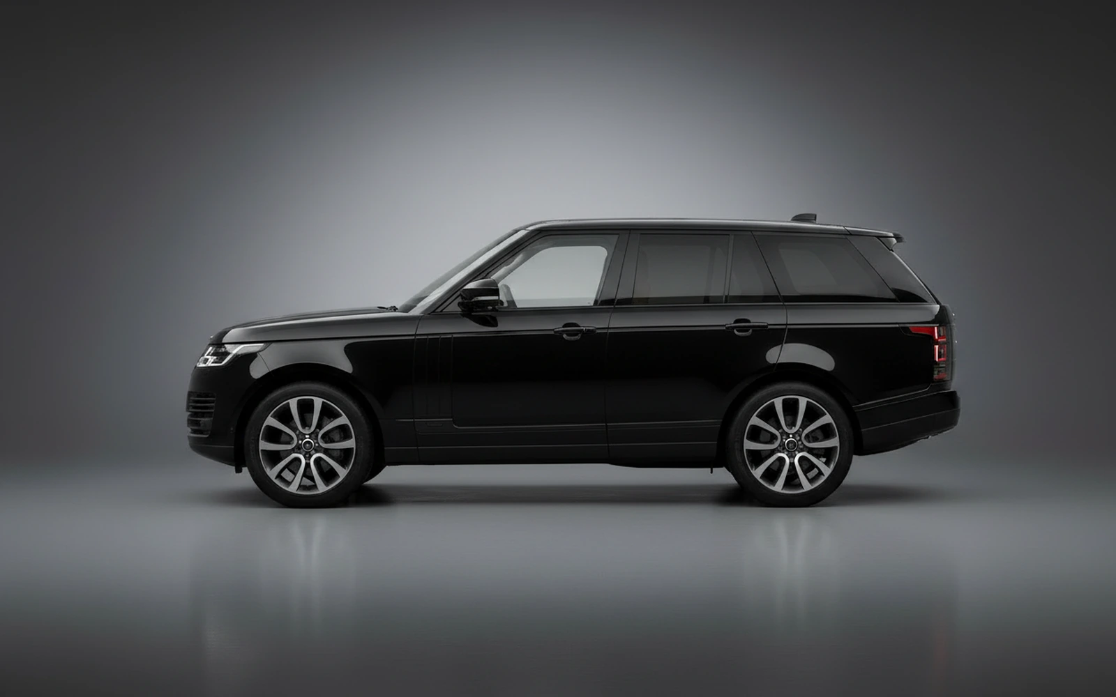 Land Rover Autobiography V8 Black 2023 — exterior rear view