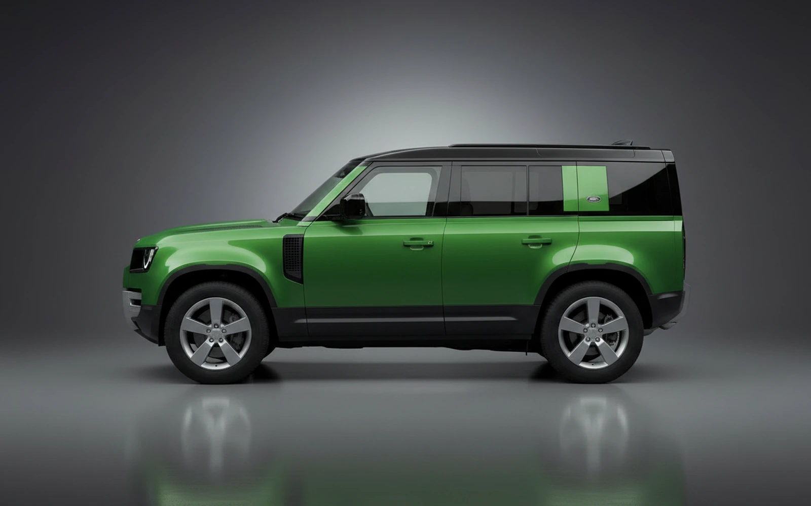 Land Rover Defender 110 Green 2022 — exterior rear view