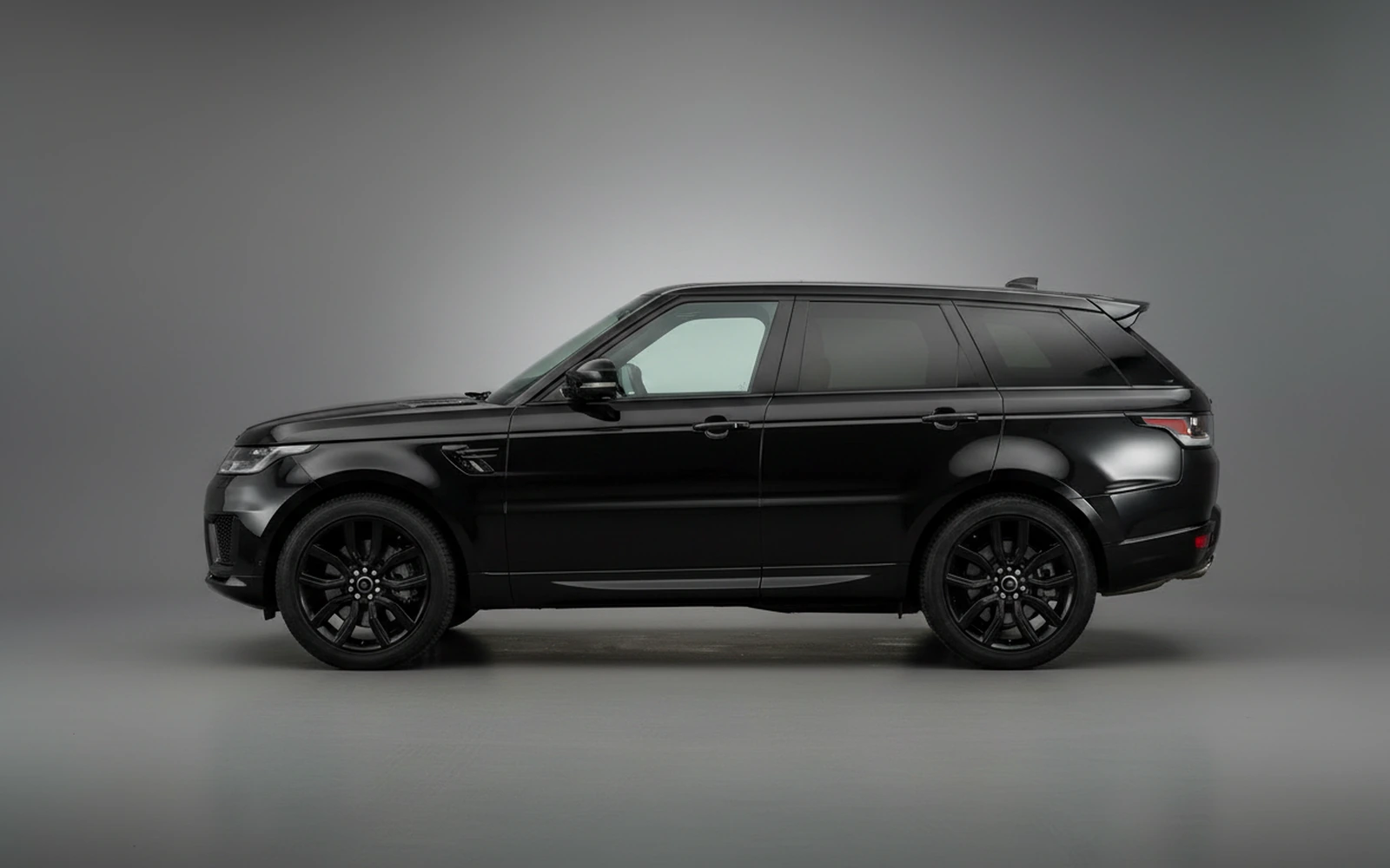 Land Rover Range Rover Sport Black 2022 — exterior rear view