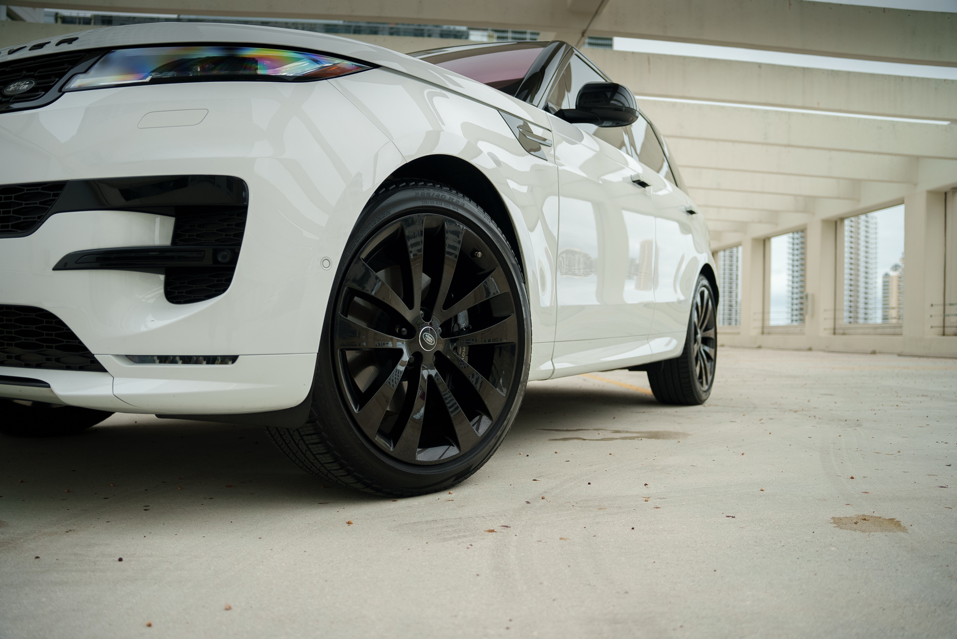 Land Rover Range Rover Sport White — exterior rear view