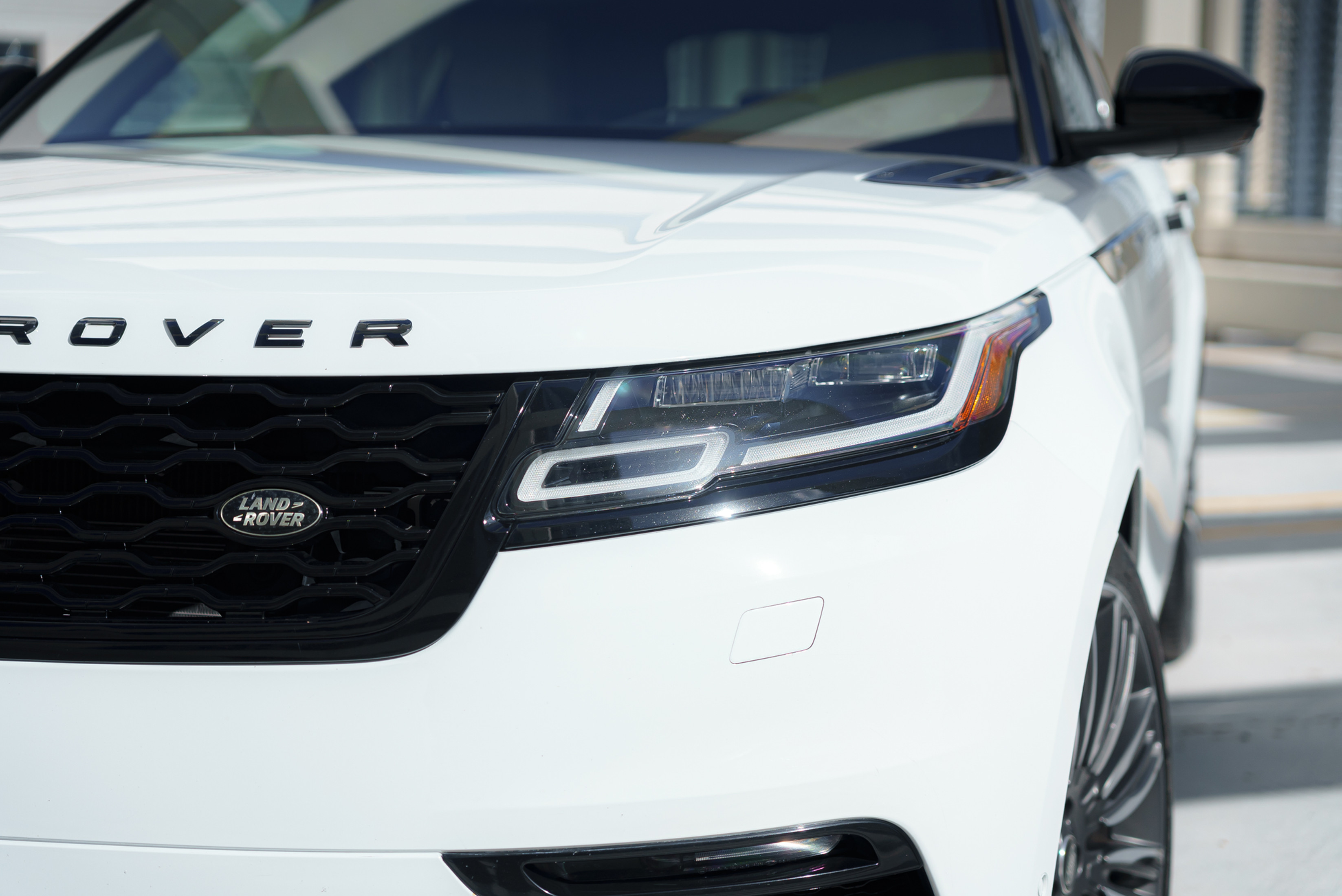 Land Rover Range Rover Velar Grey — exterior side view
