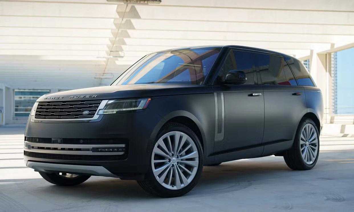 Land Rover Range Rover Black for rent in Miami — exterior photo