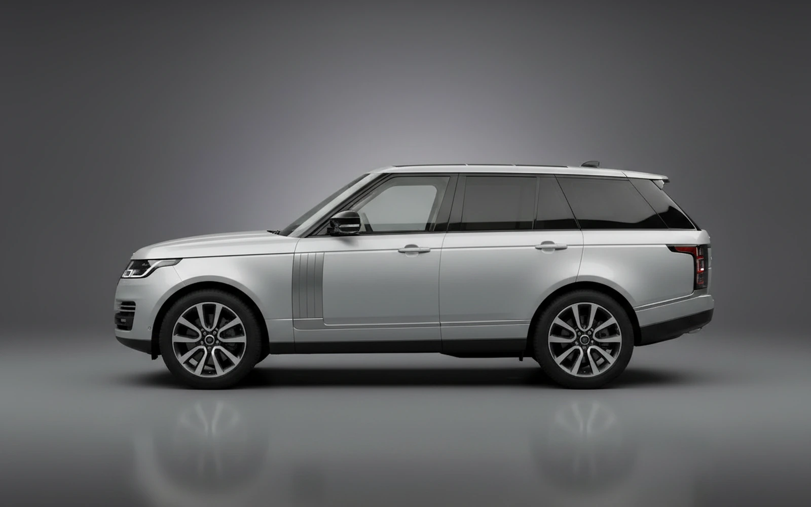 Land Rover Range Rover Silver 2022 — exterior rear view
