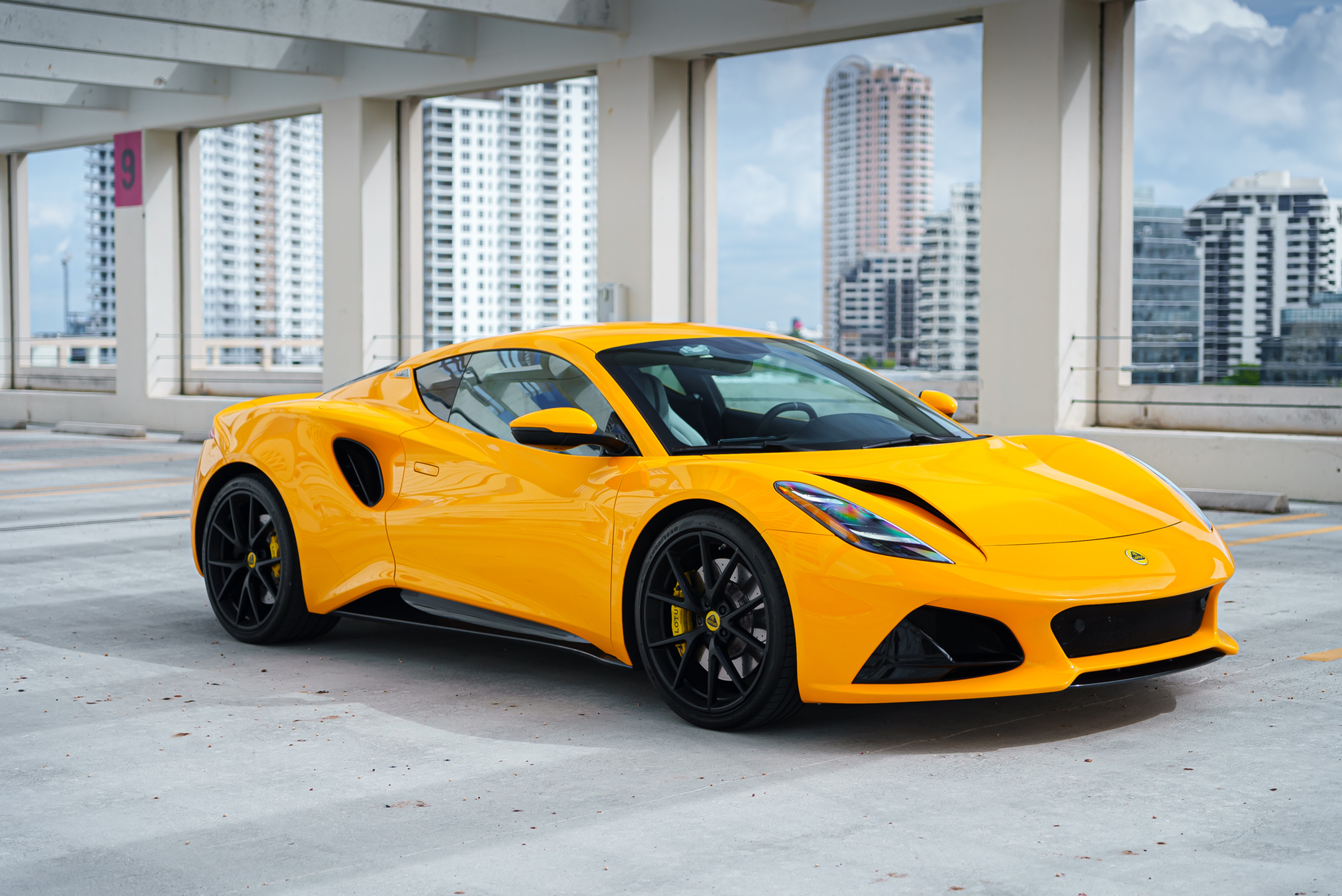 Lotus Emira Yellow — photo 8