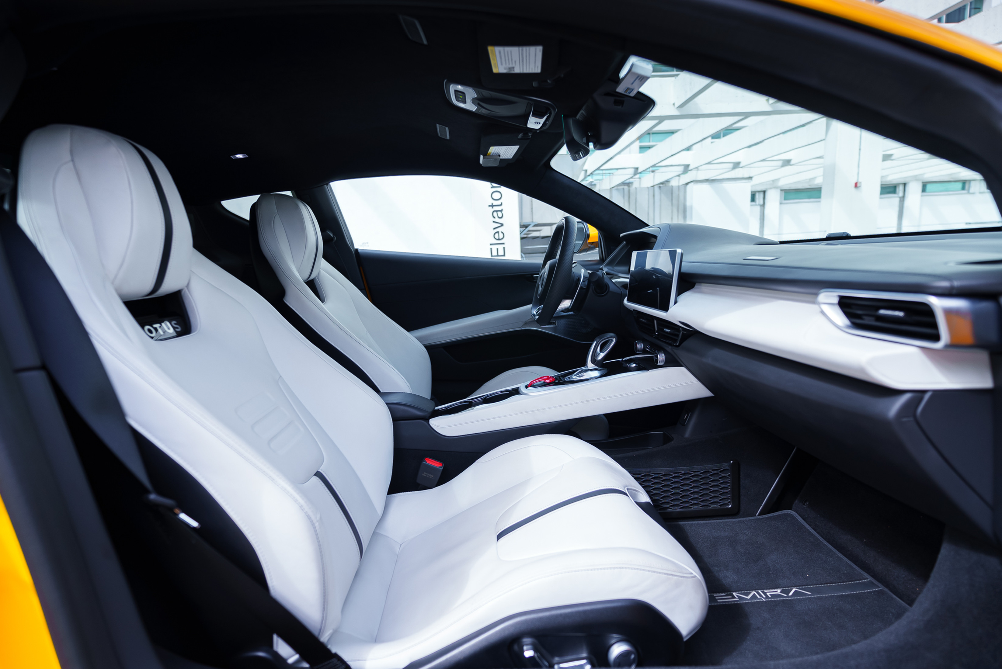 Lotus Emira Yellow — photo 9