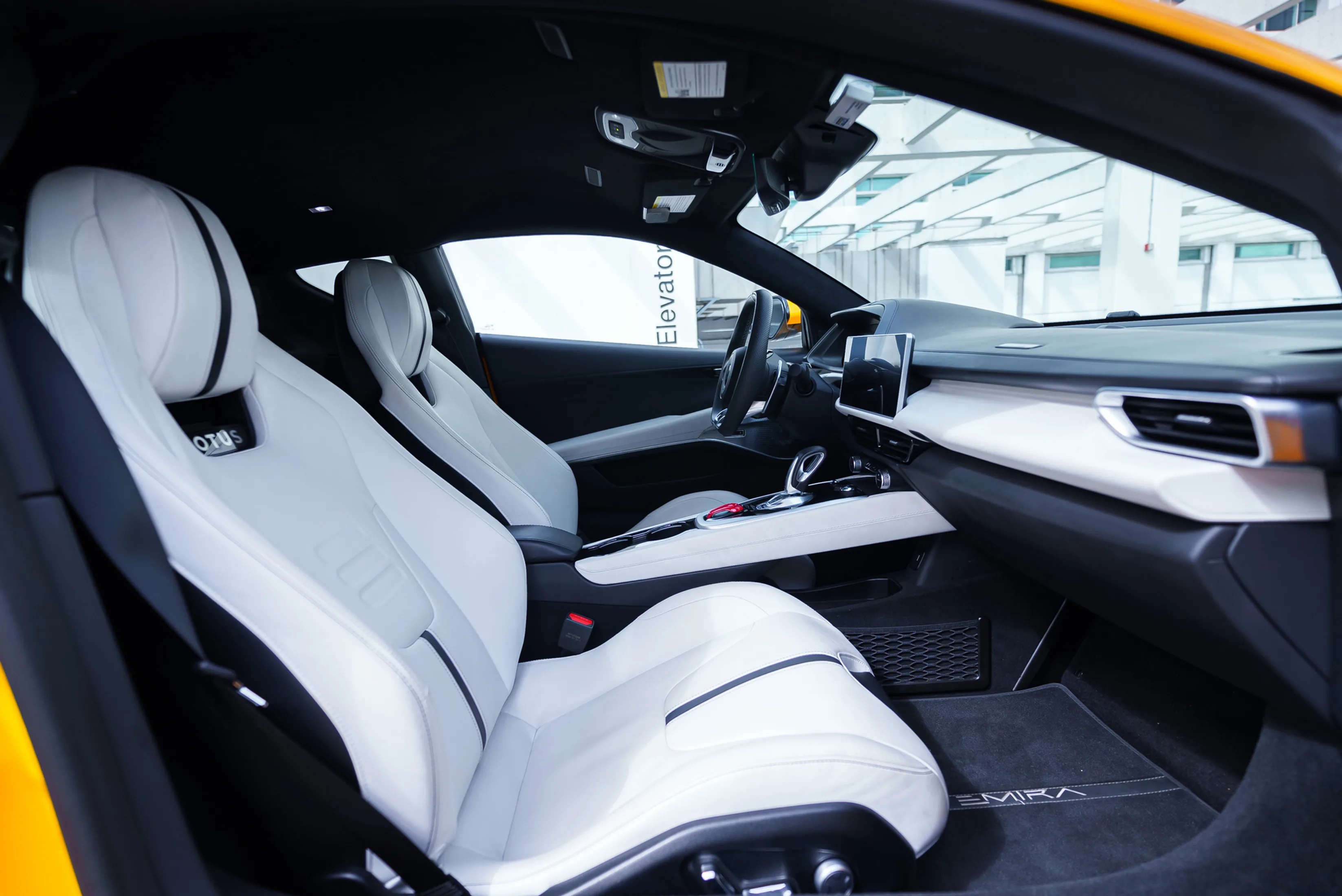 Lotus Emira Yellow — photo 9