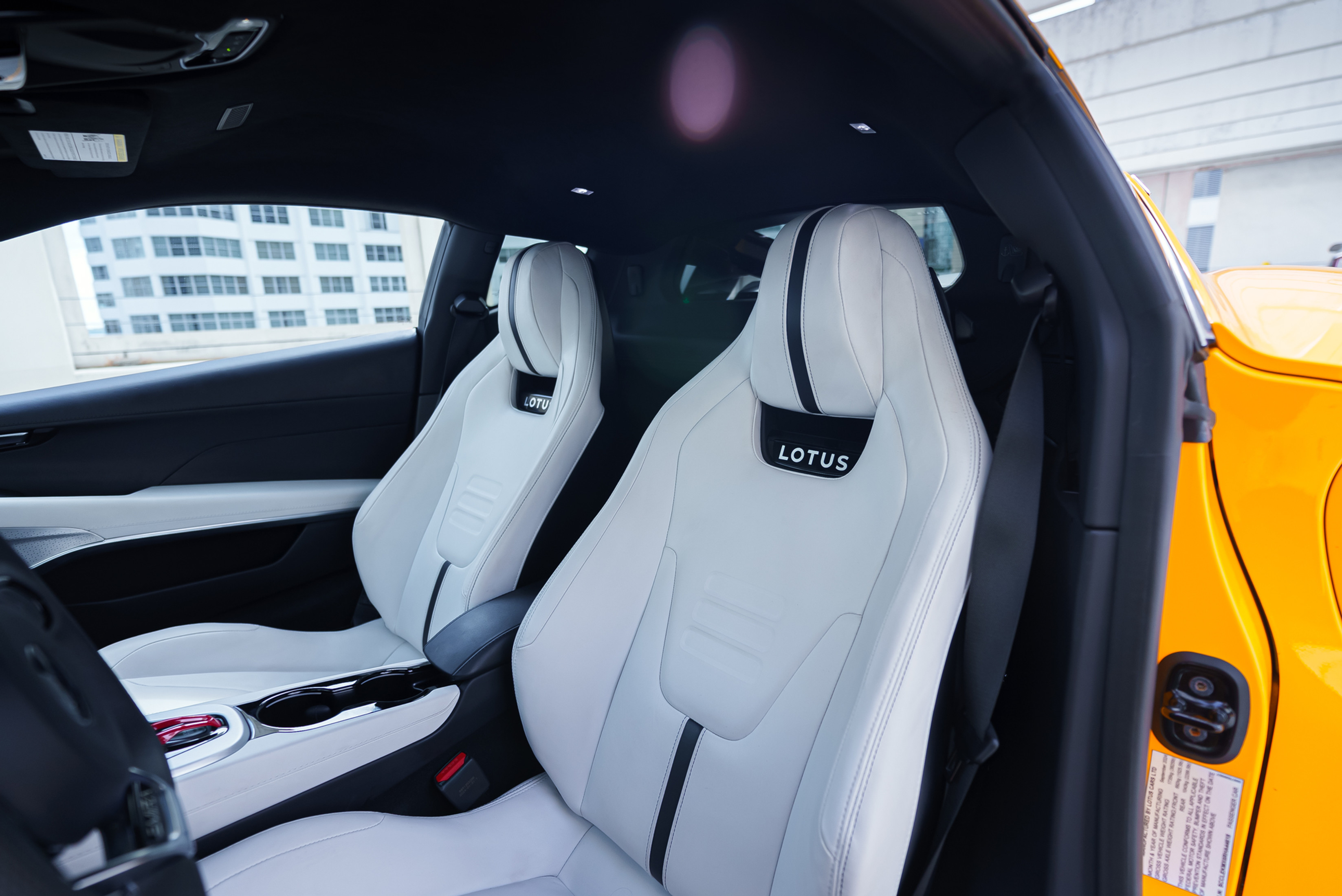 Lotus Emira Yellow — photo 10