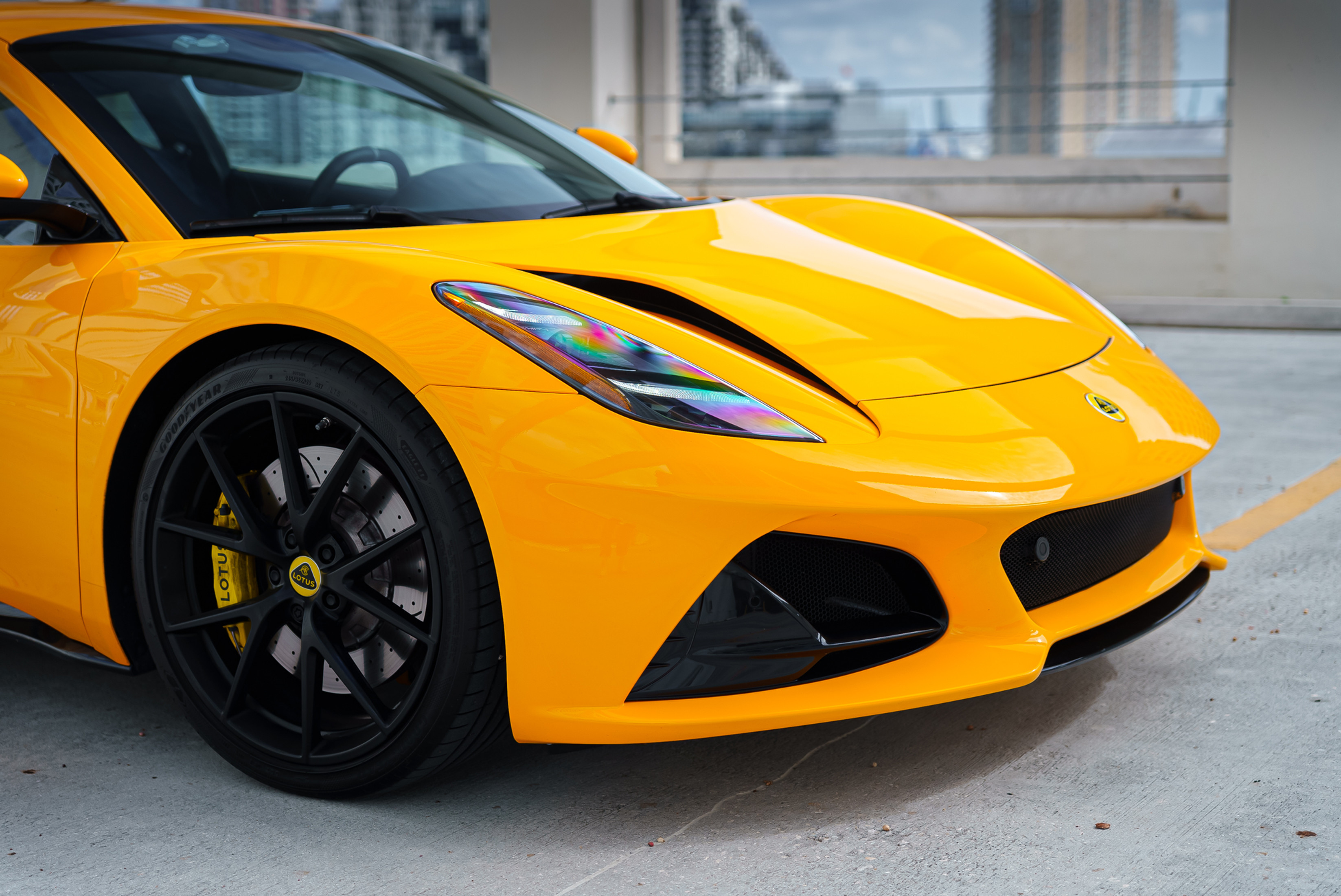 Lotus Emira Yellow — photo 11