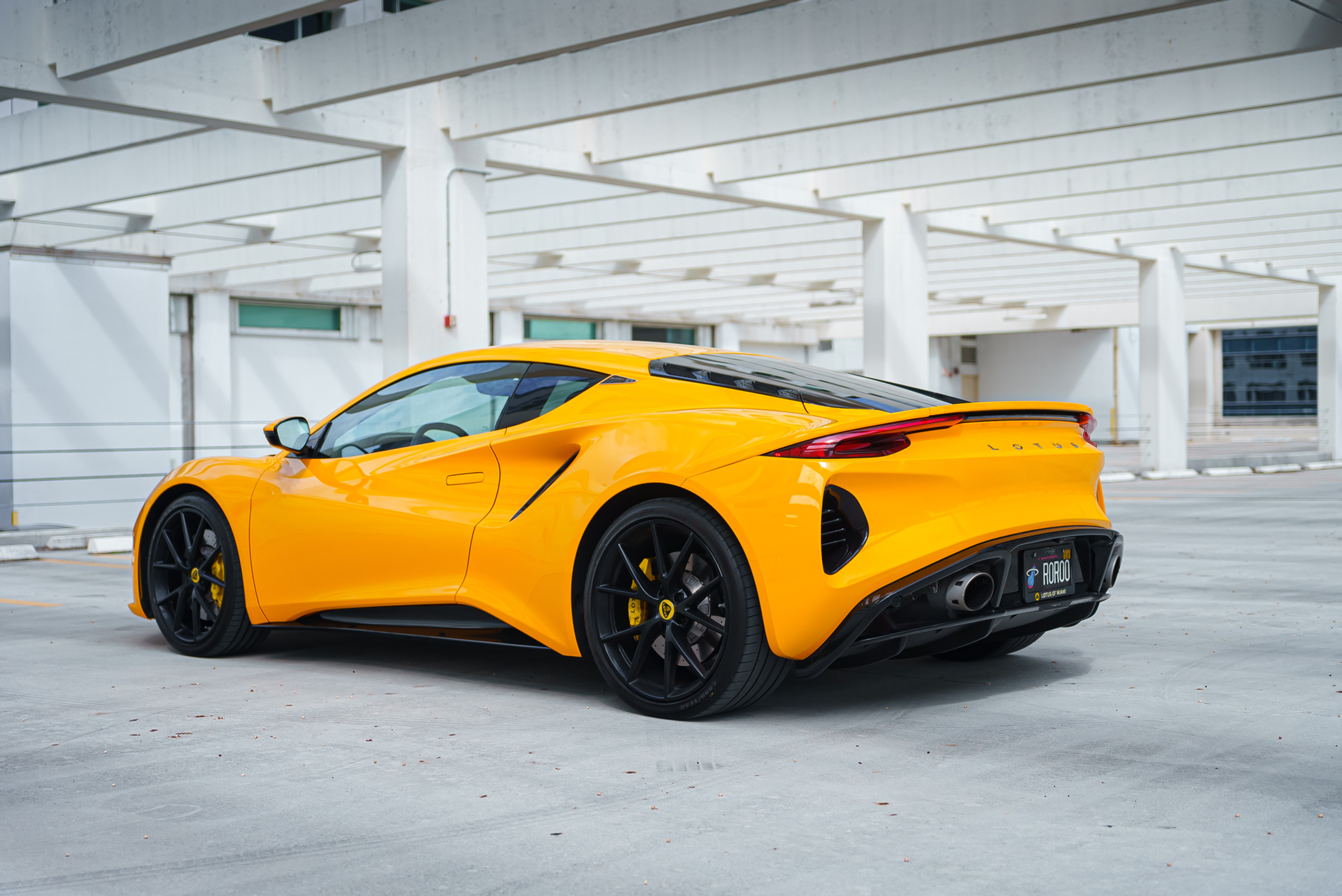 Lotus Emira Yellow — photo 12