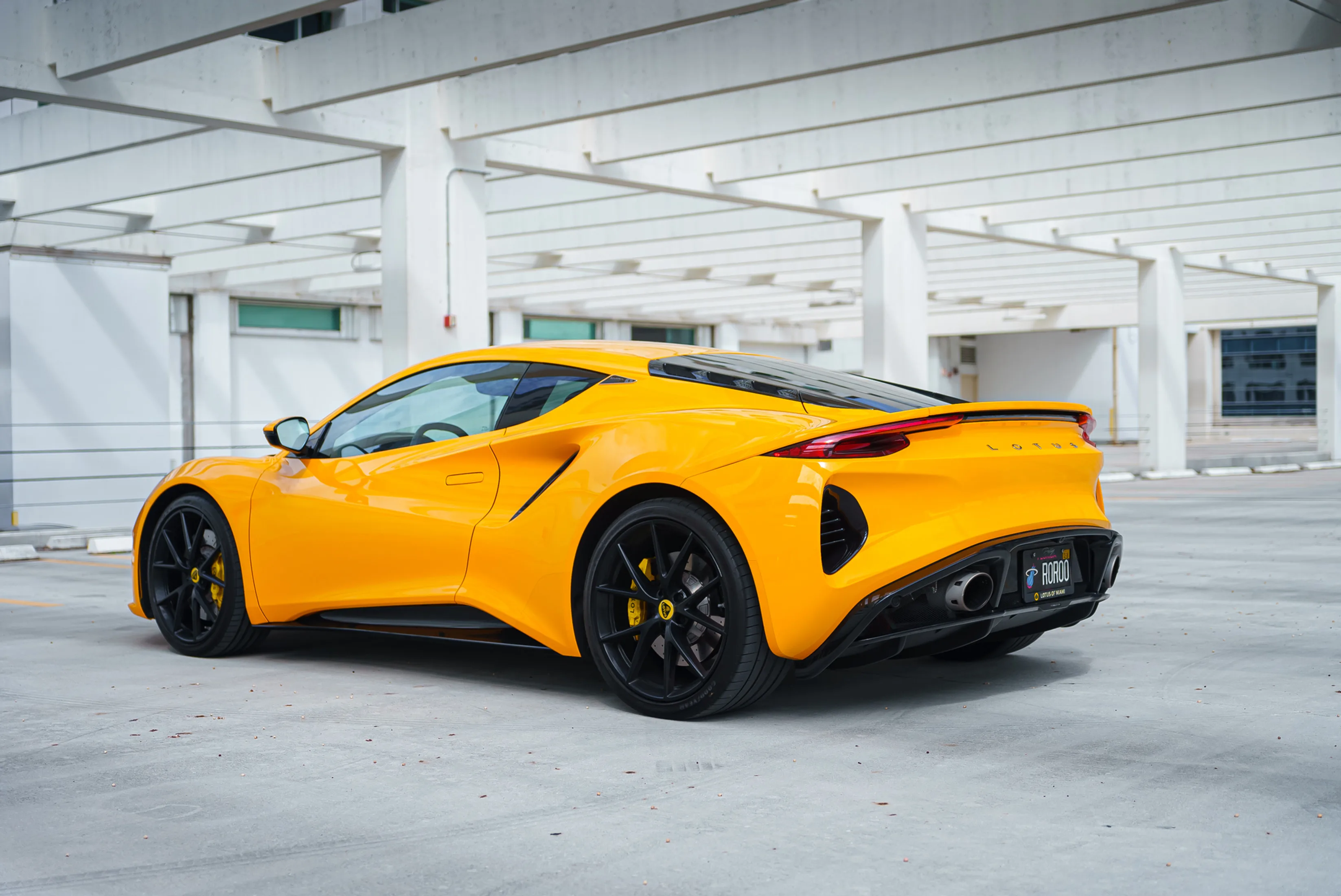 Lotus Emira Yellow — photo 12